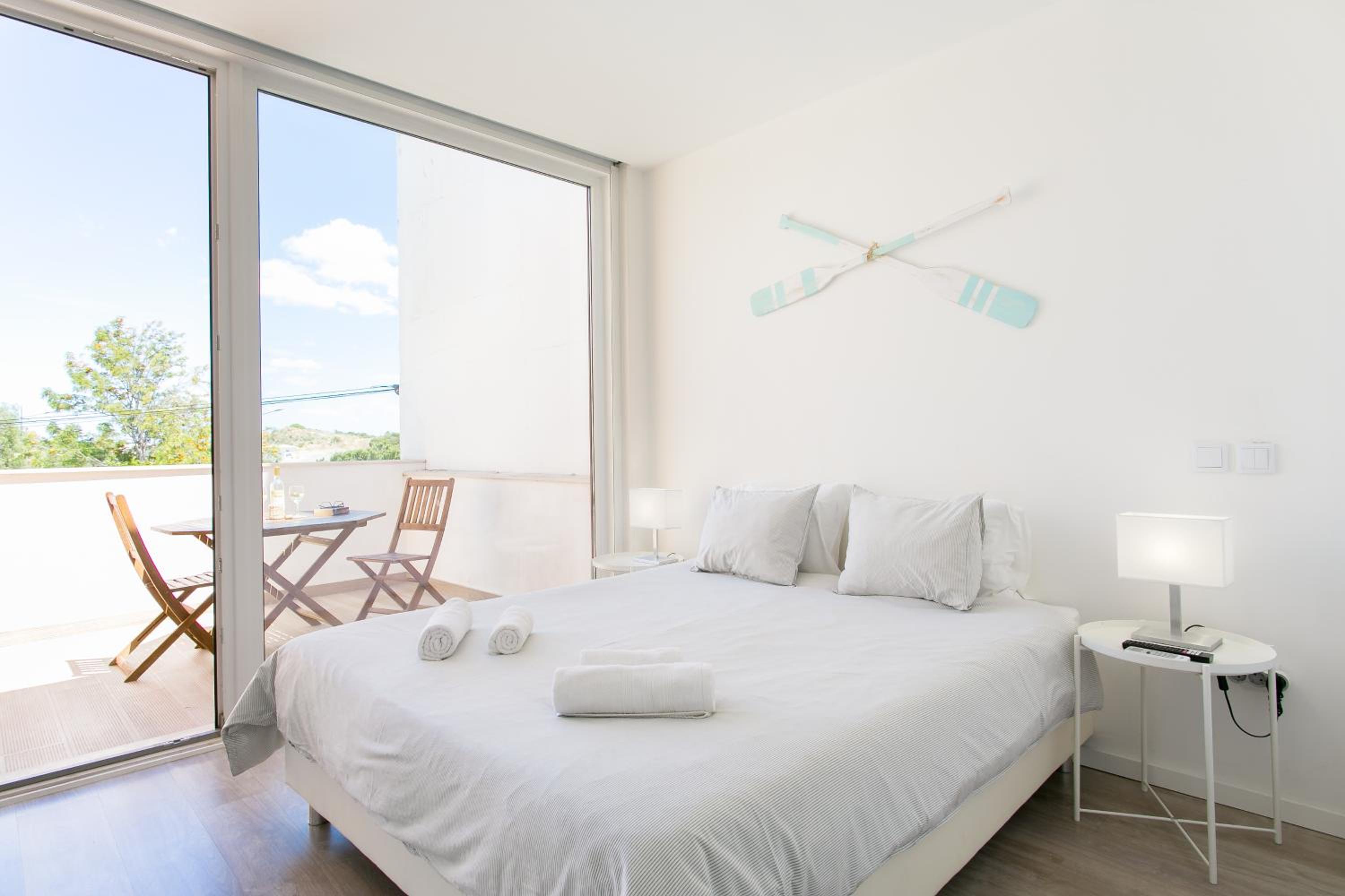 Deluxe Double Room with Balcony - Photo 5