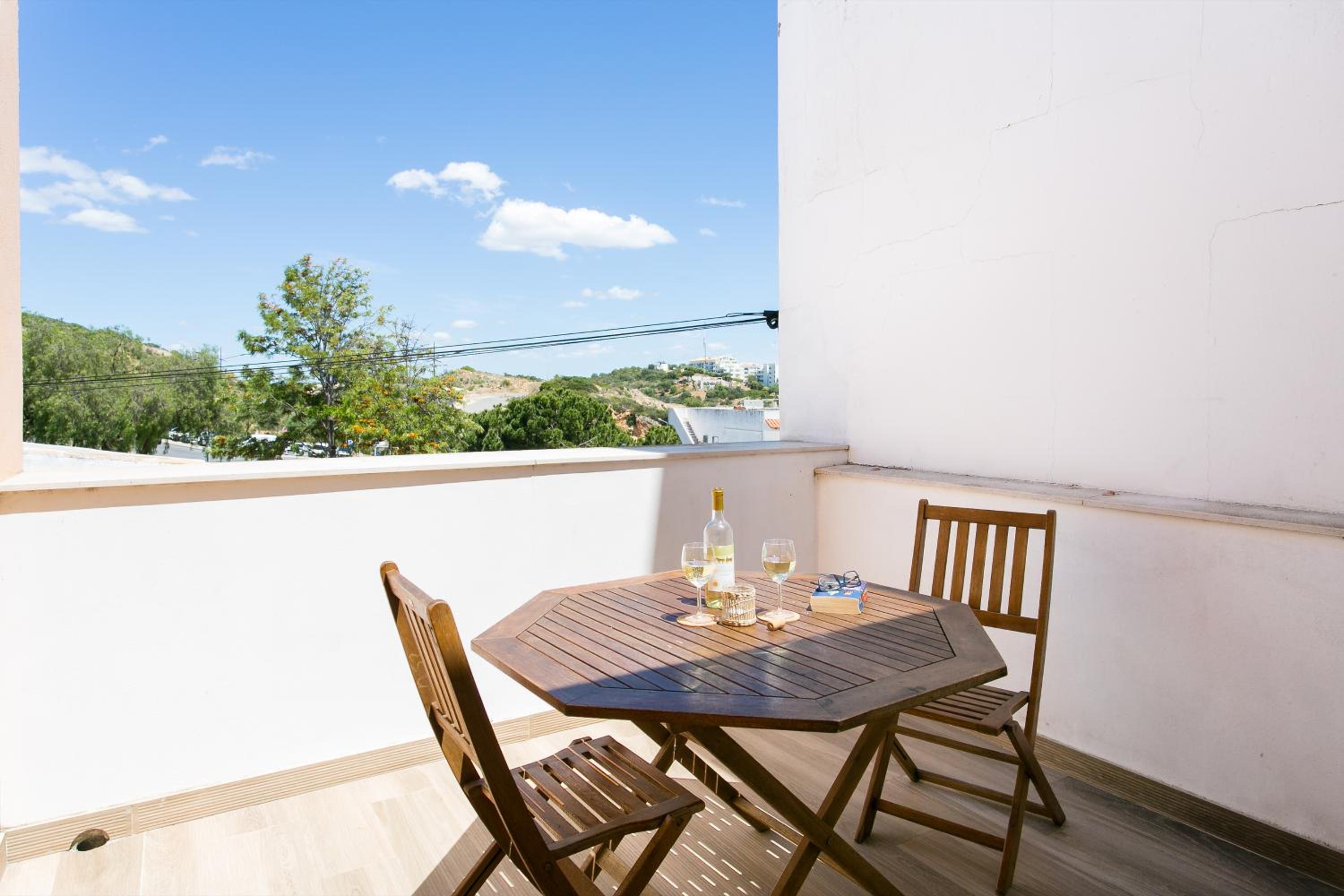Deluxe Double Room with Balcony - Photo 4