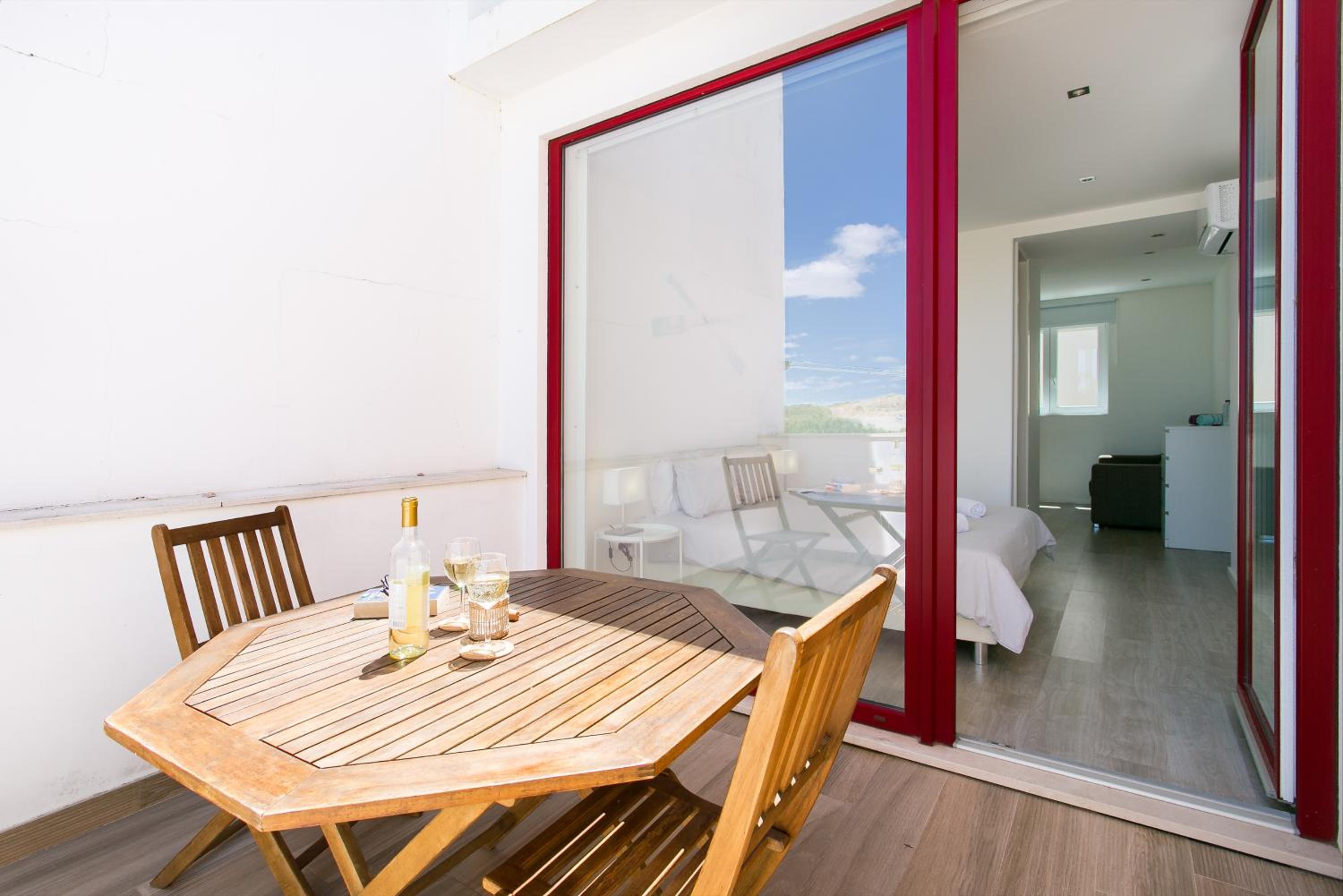 Deluxe Double Room with Balcony - Photo 3
