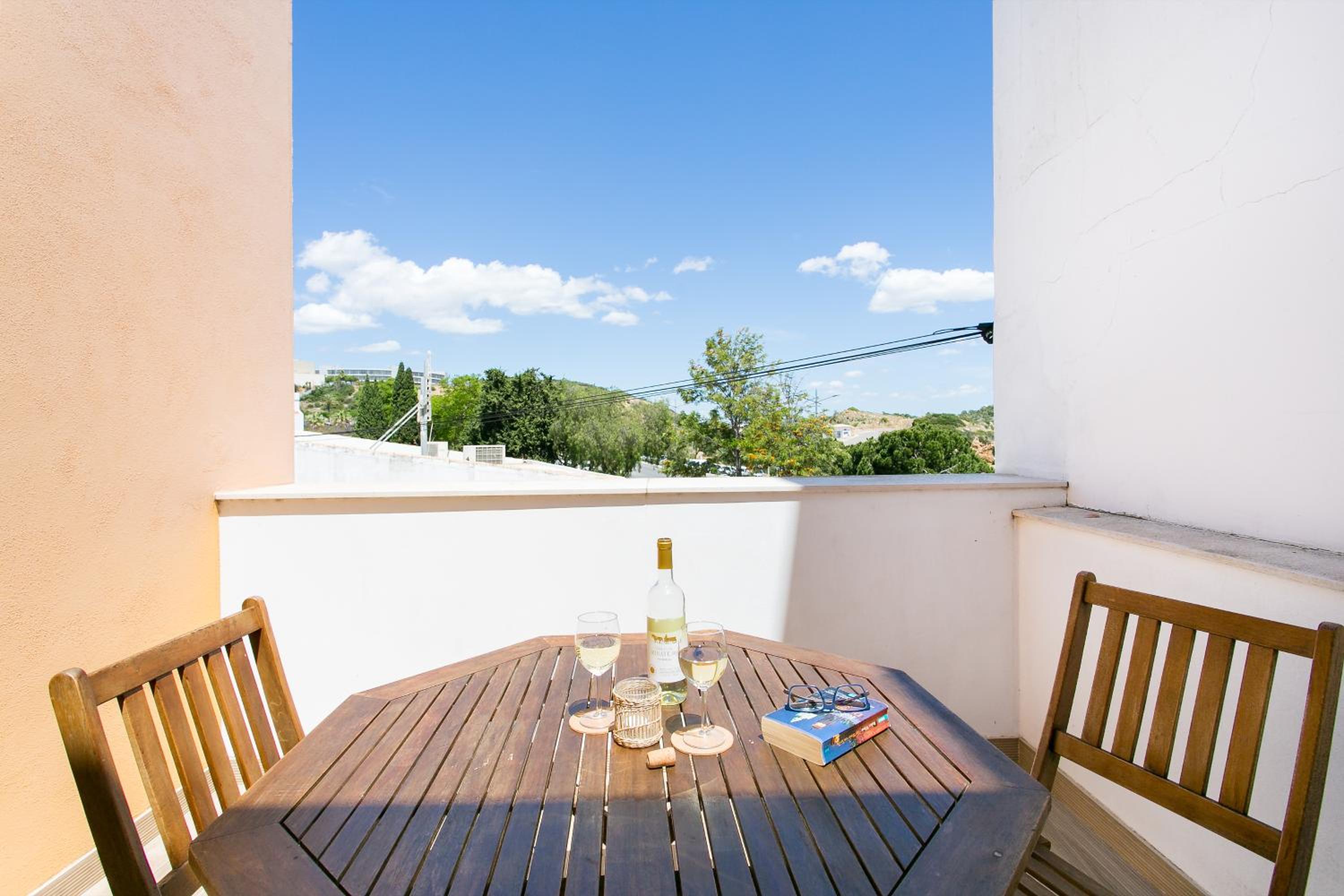 Deluxe Double Room with Balcony - Photo 13