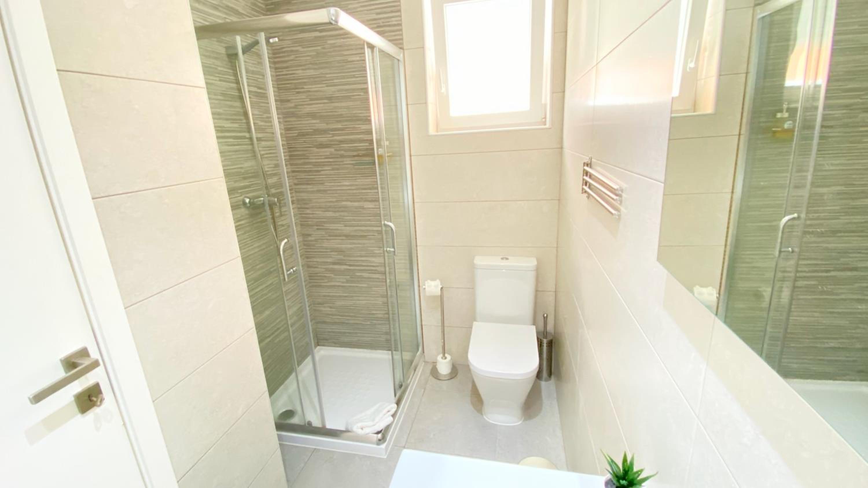 Deluxe Double or Twin Room - Photo 4