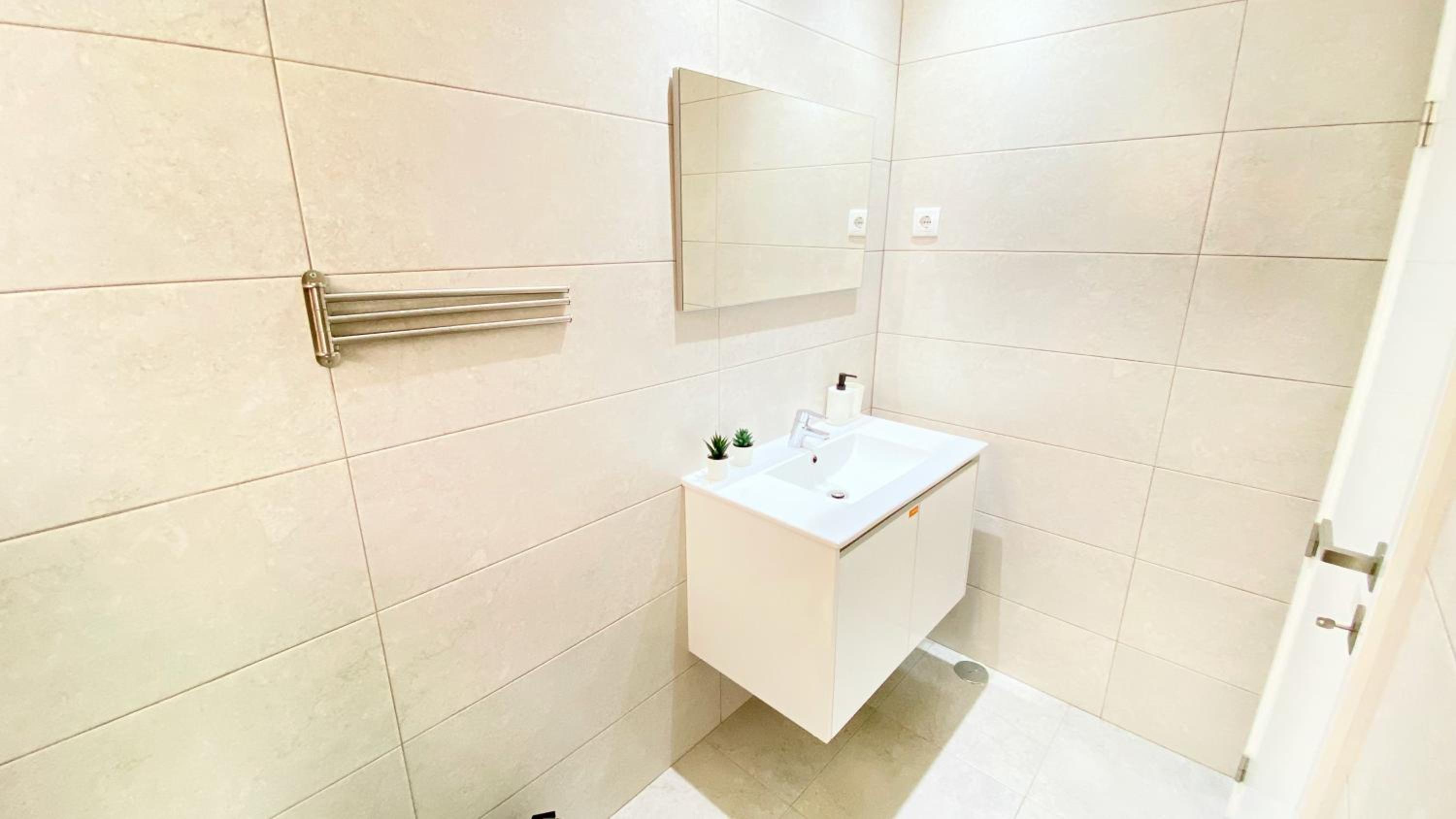 Deluxe Double or Twin Room - Photo 7