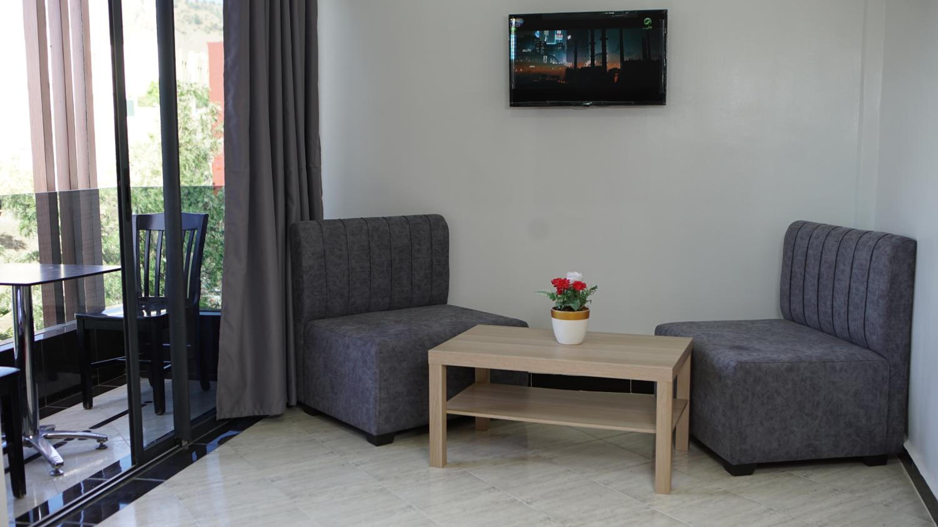 Deluxe Double Room with Balcony photo 2