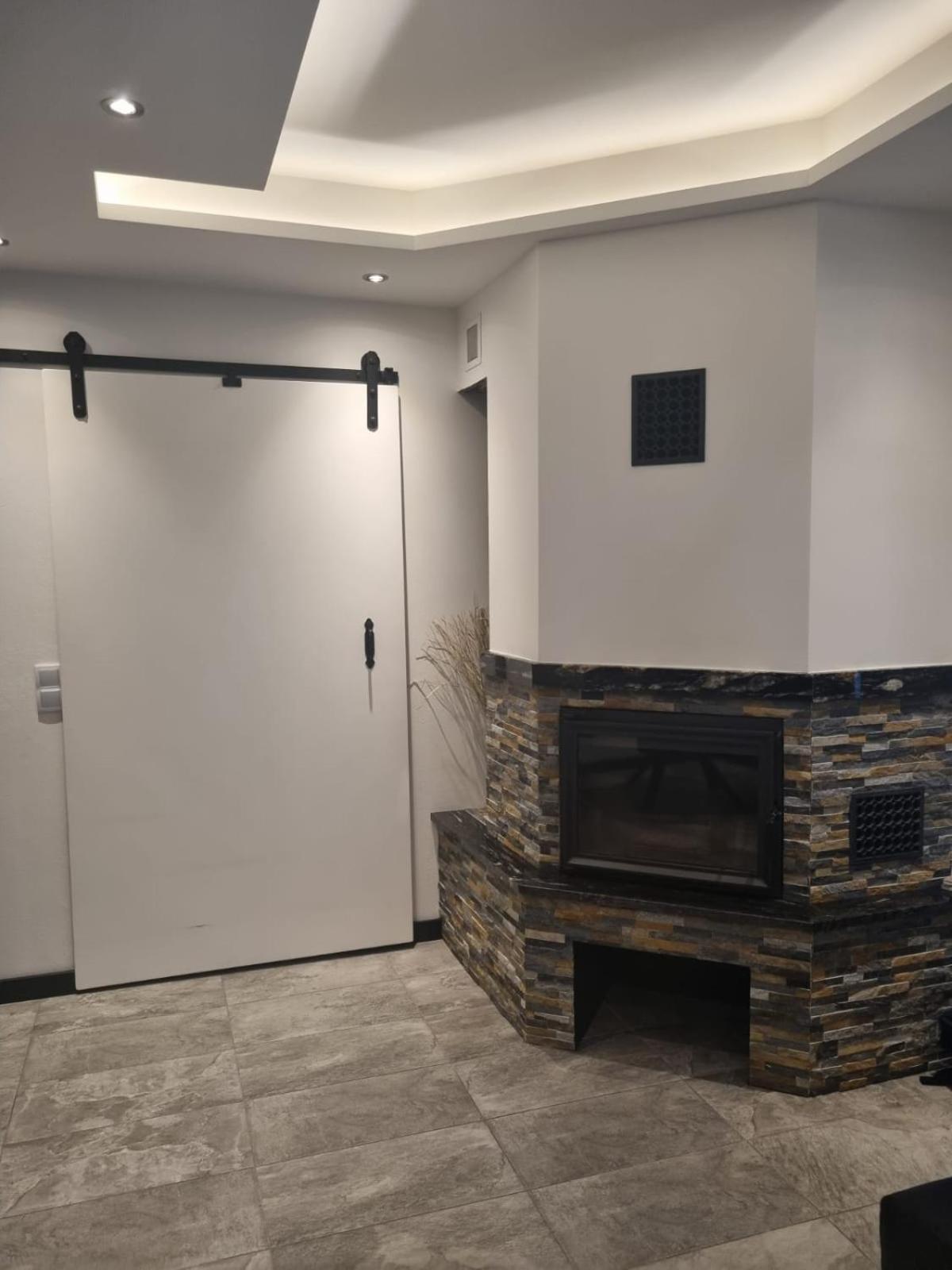 Two-Bedroom House - Photo 16
