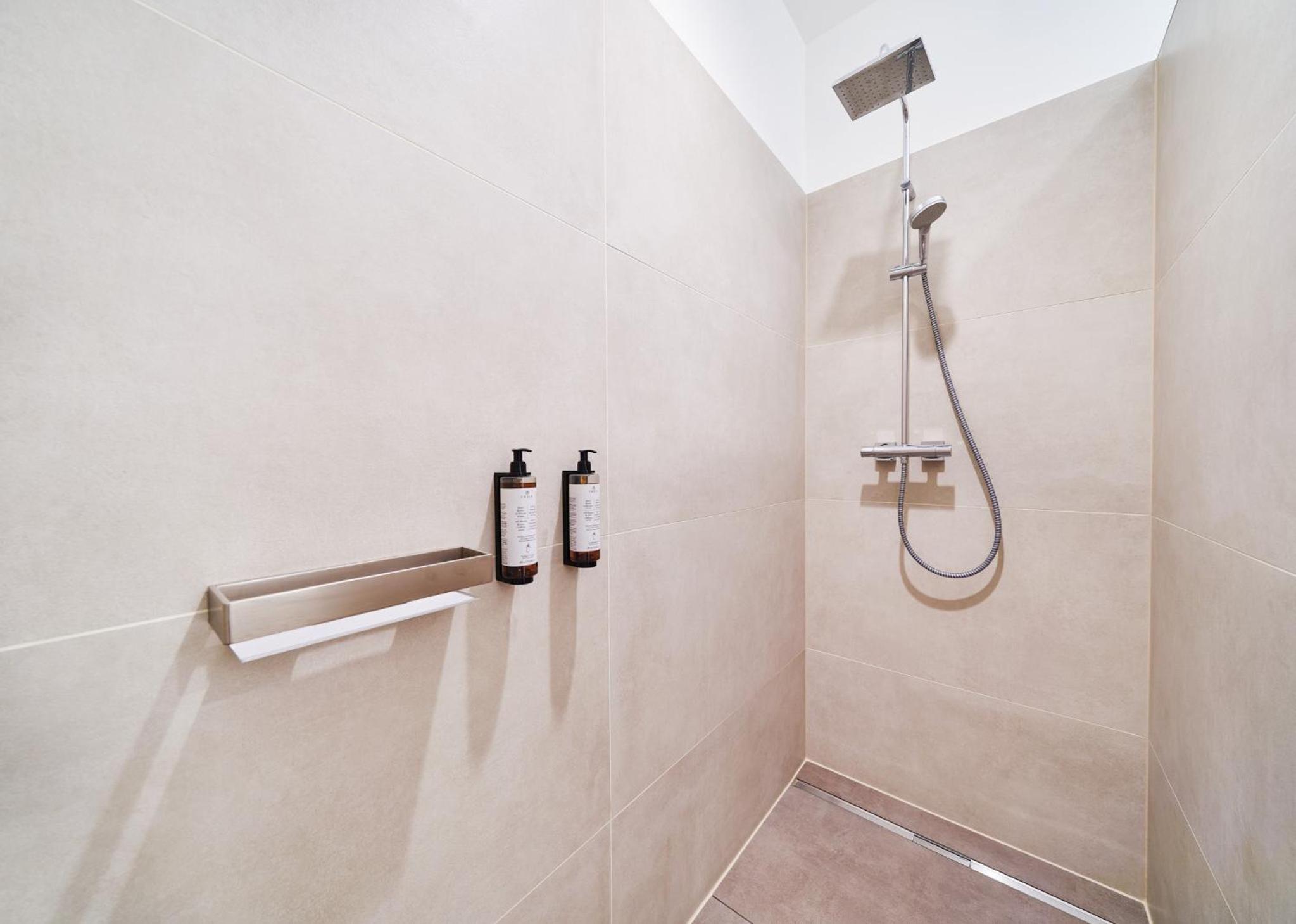 Studio Apartment photo 3