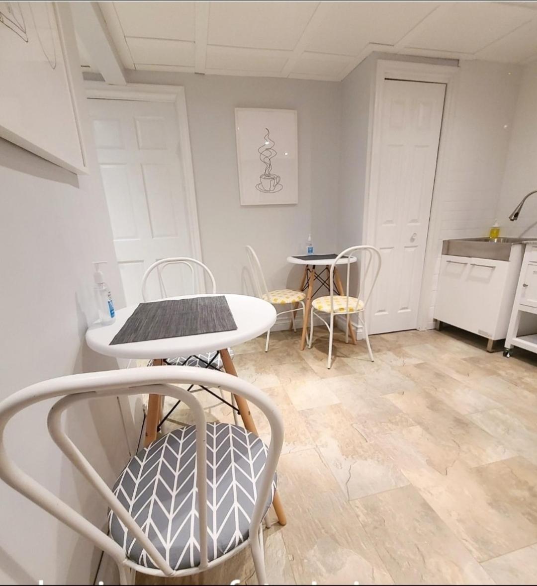 Deluxe Queen Room with Two Queen Beds - Photo 5