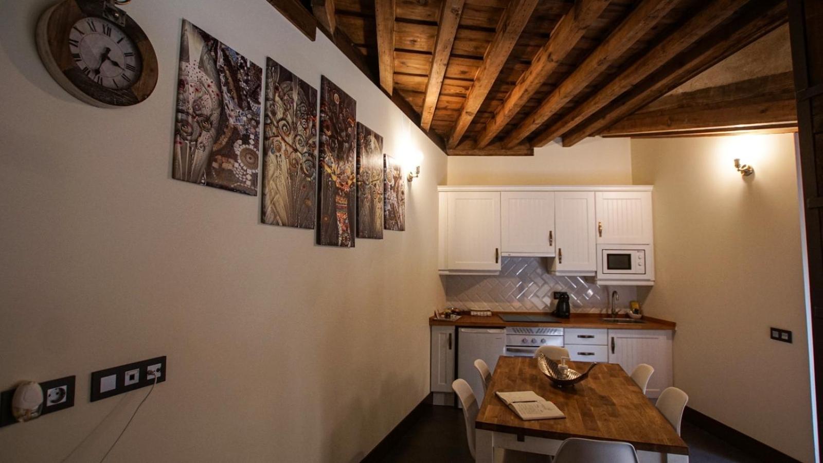 Deluxe Apartment - Photo 2