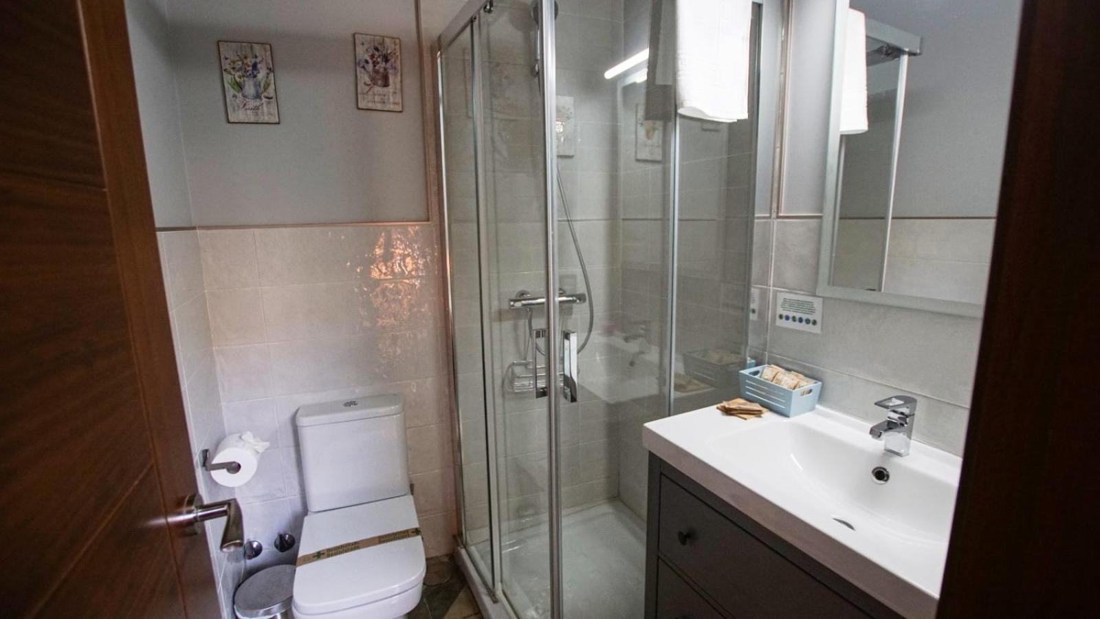 Deluxe Apartment - Photo 9