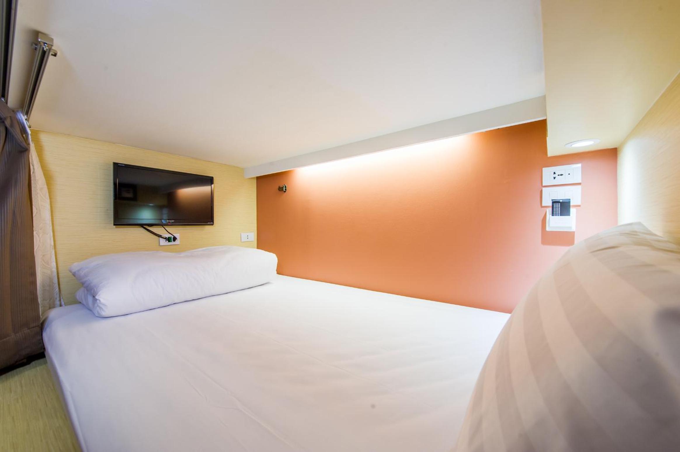 Bed In 8-Bed Female Dormitory Room photo 2