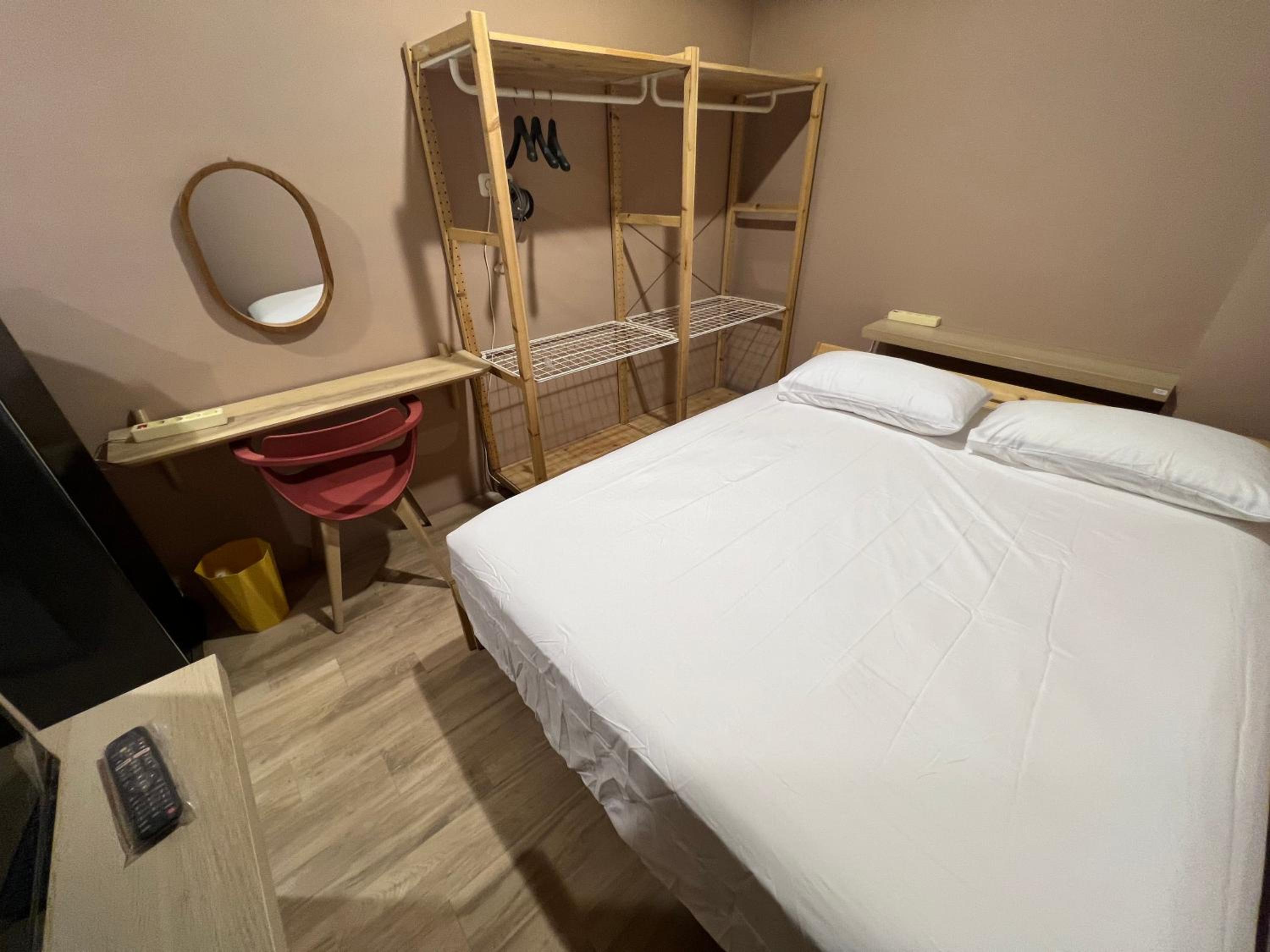 Standard Queen Room - Photo 6