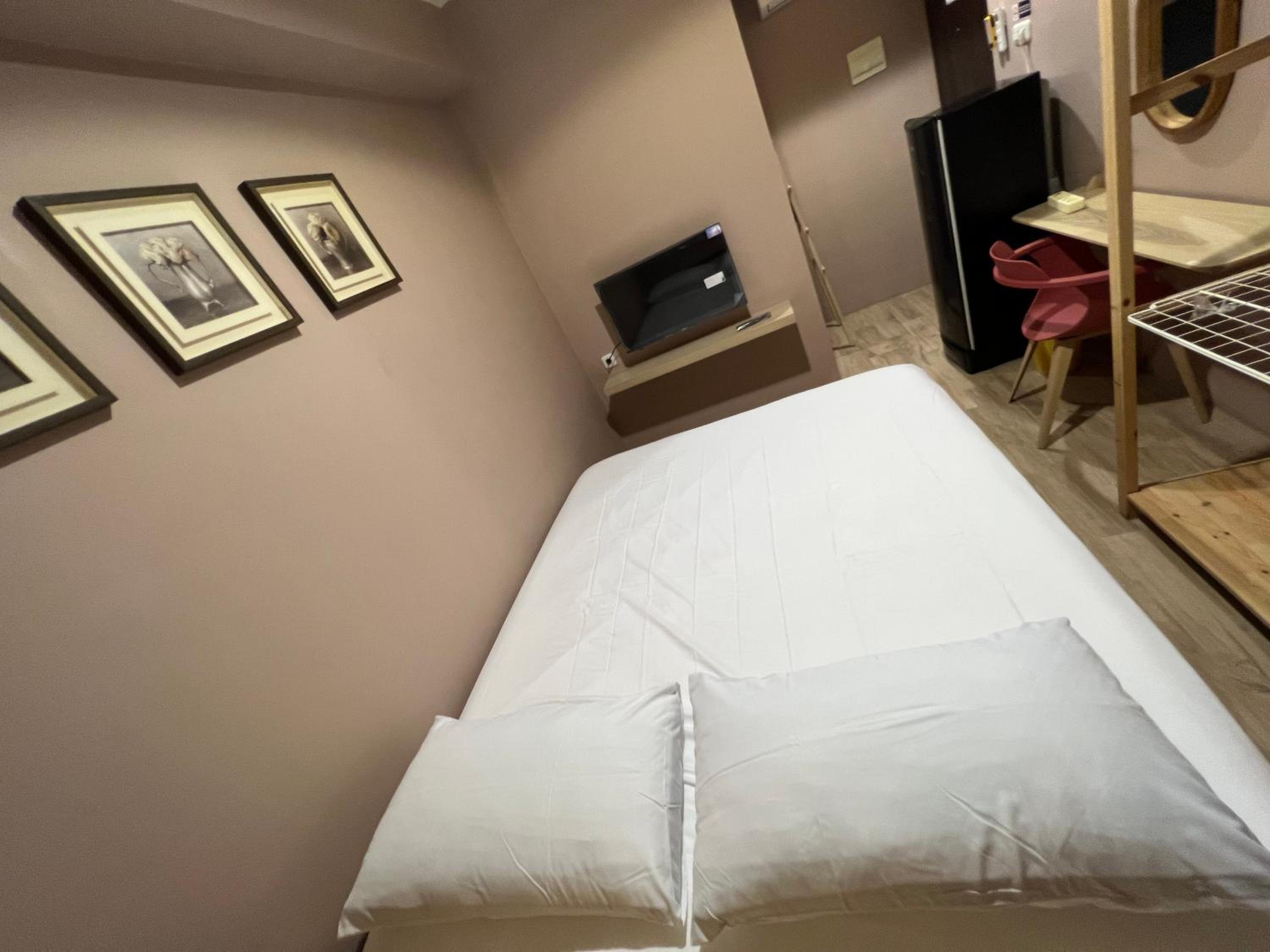 Standard Queen Room - Photo 5