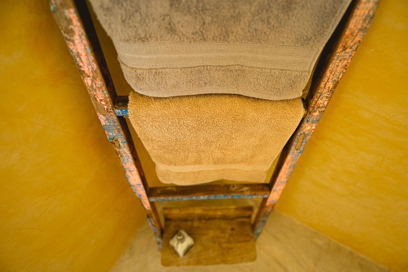 Double Room with Balcony - Photo 11