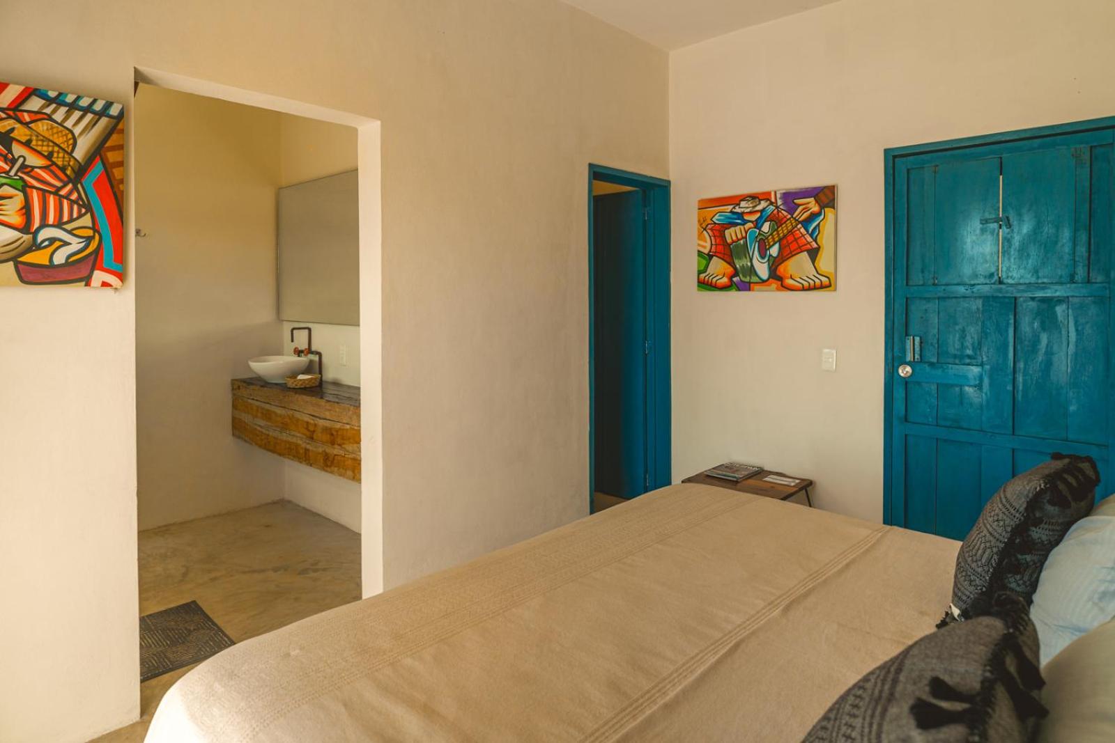 Double Room with Balcony - Photo 17