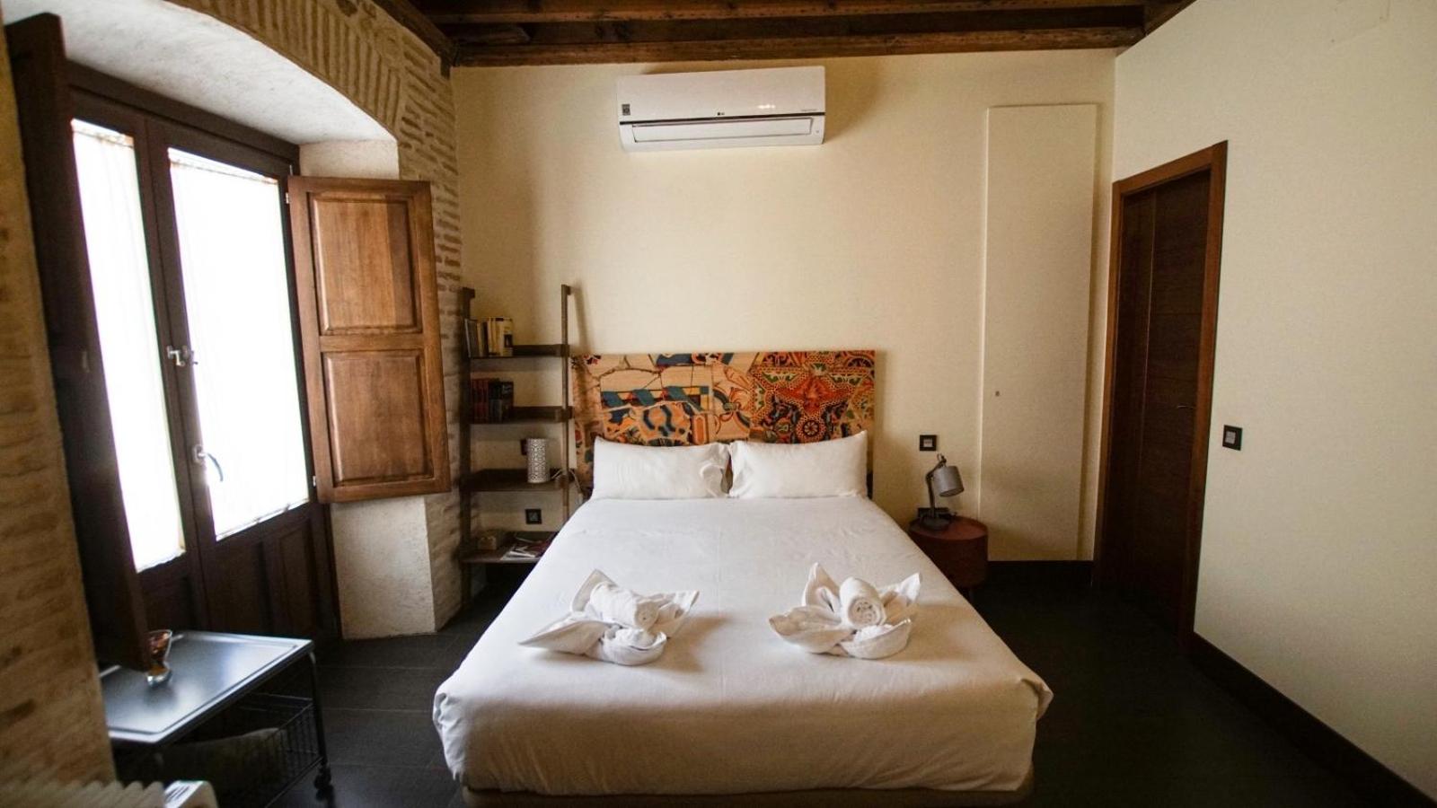 King Studio with Sofa Bed - Photo 8