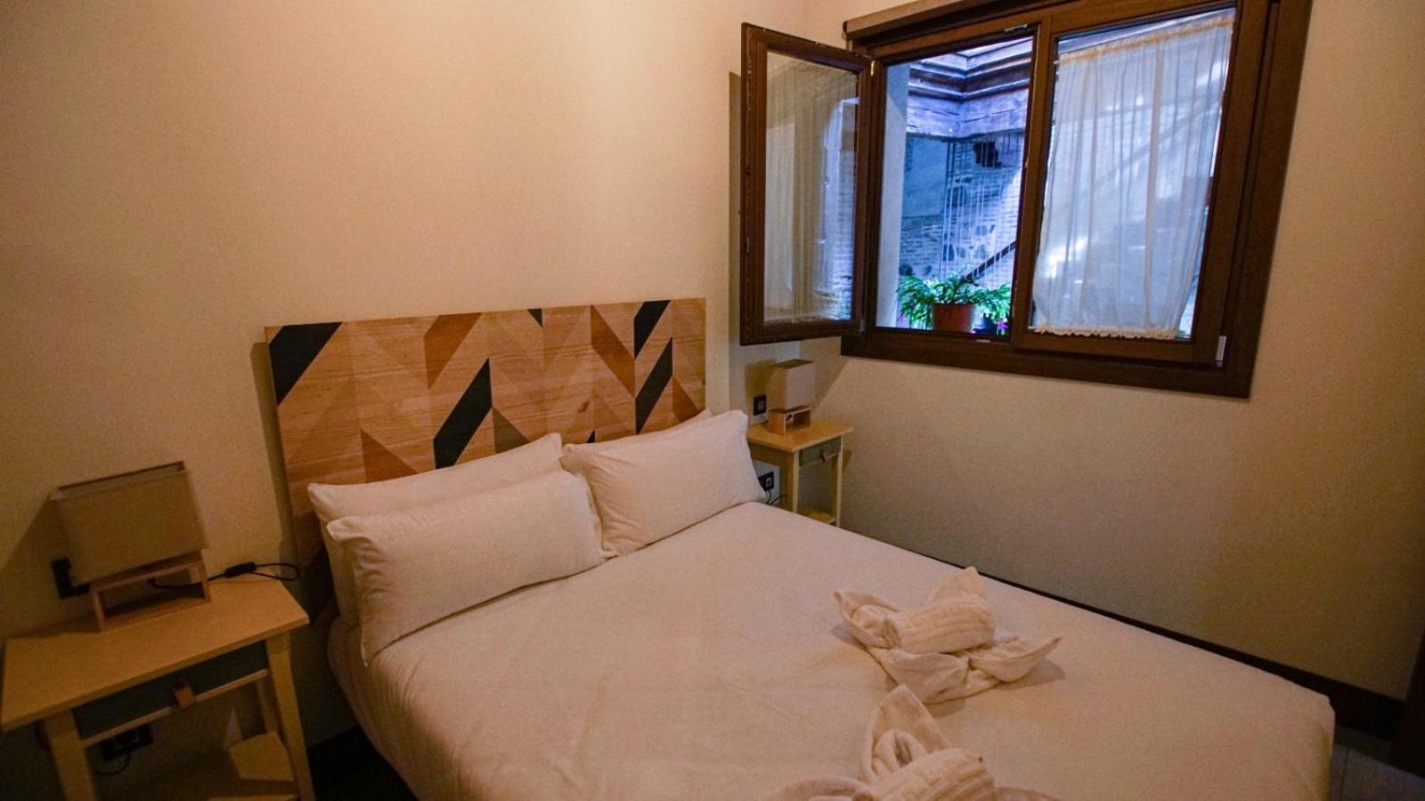 One-Bedroom Apartment - Photo 1