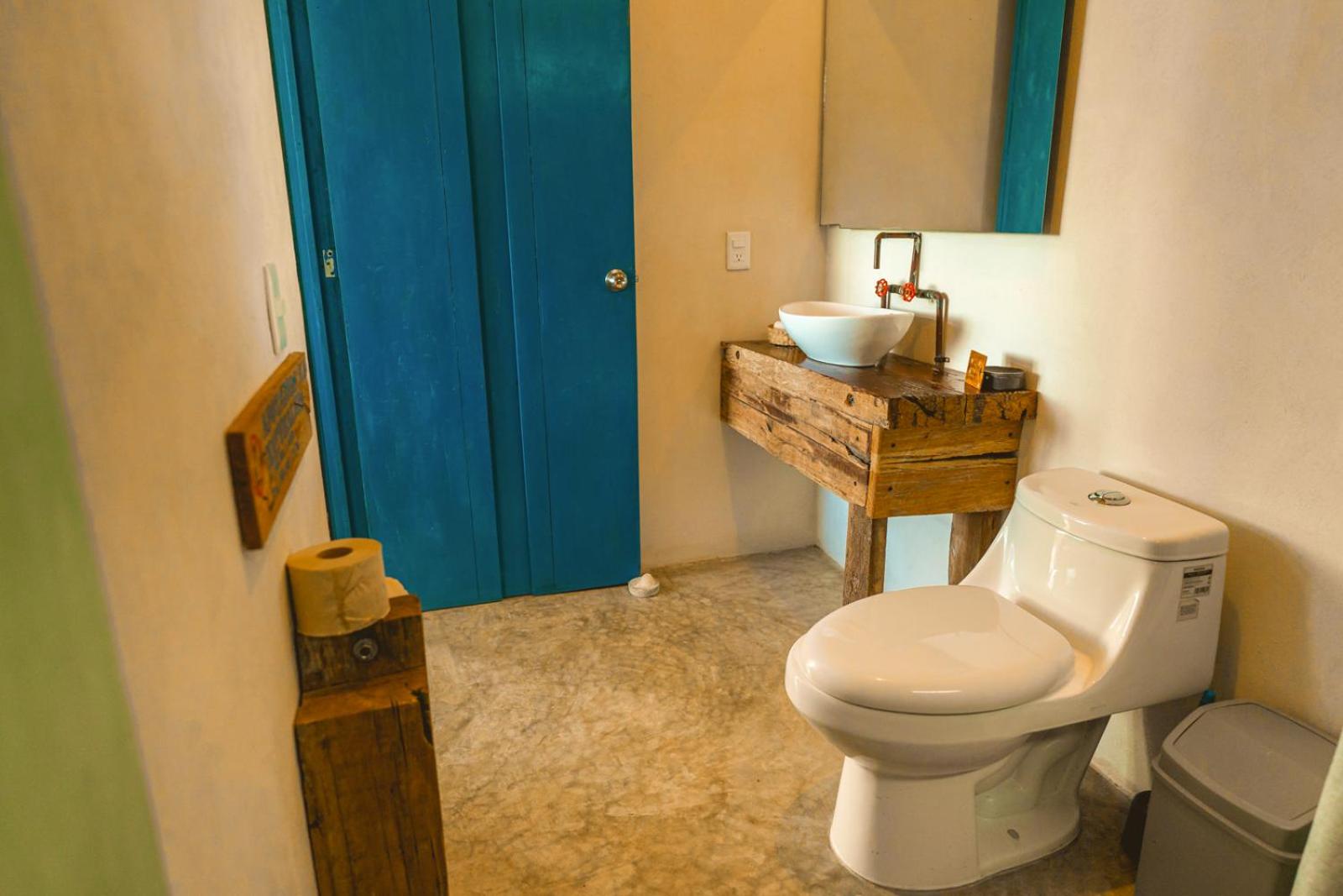 Suite - Photo 11