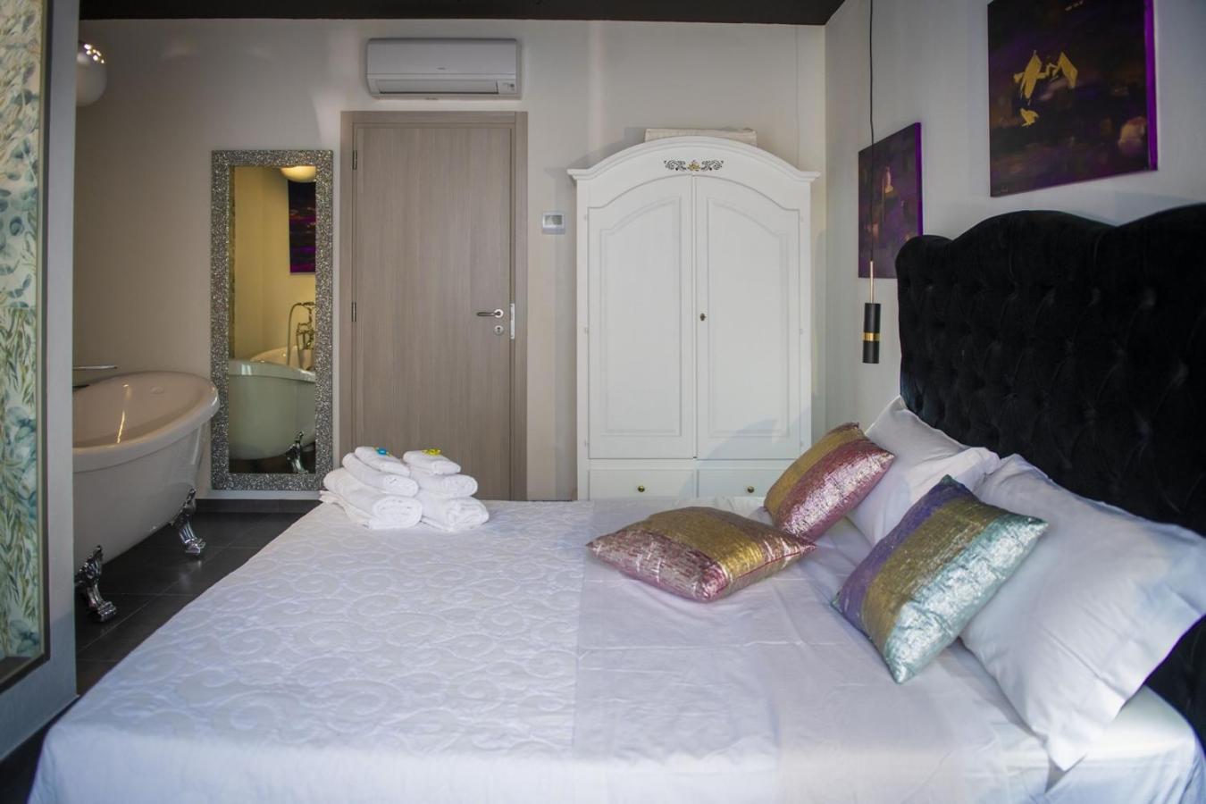 King Suite with Spa Bath