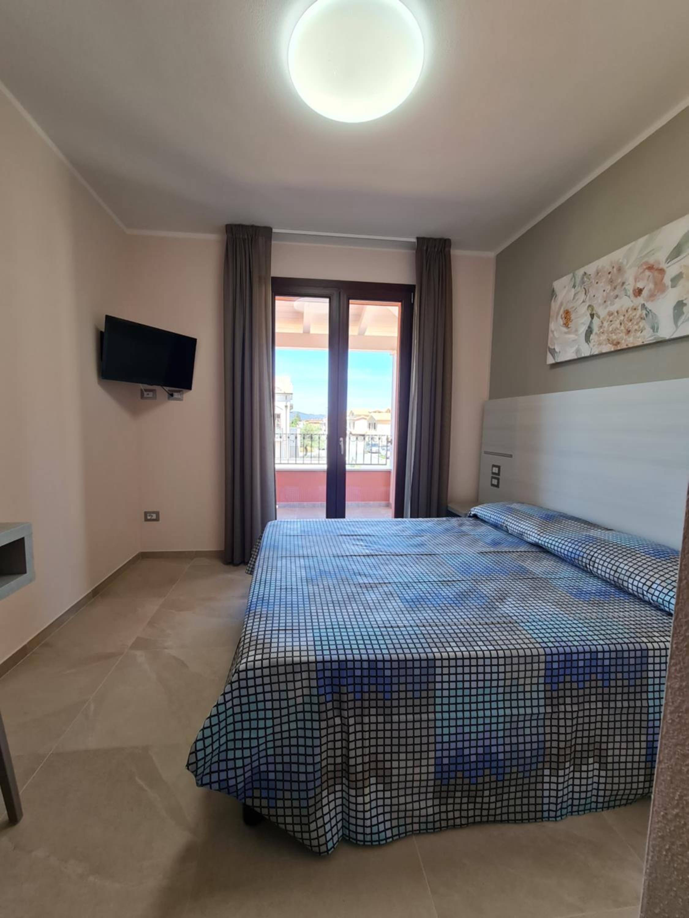 Deluxe Double Room with Balcony photo 3