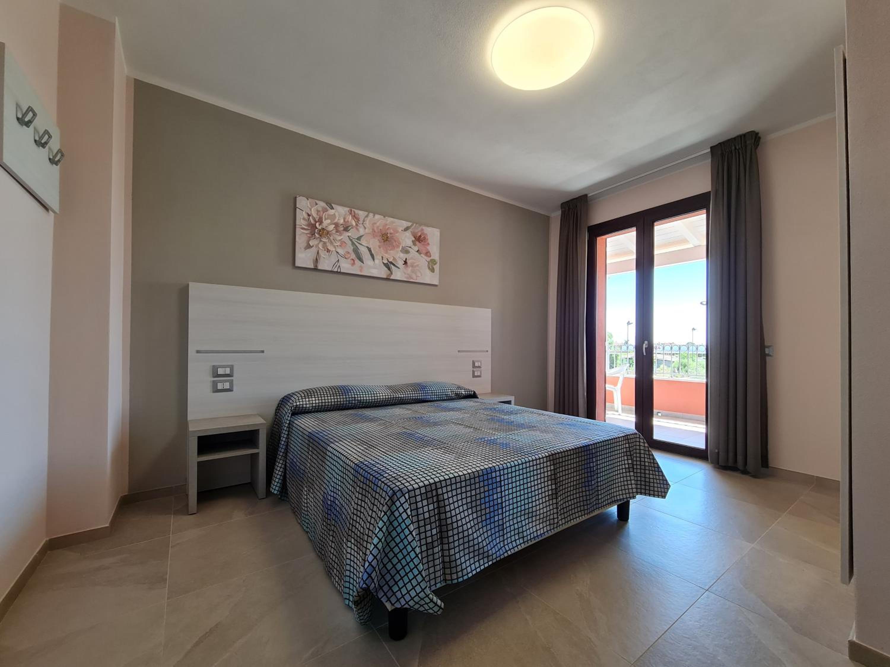 Deluxe Double Room with Balcony photo 1