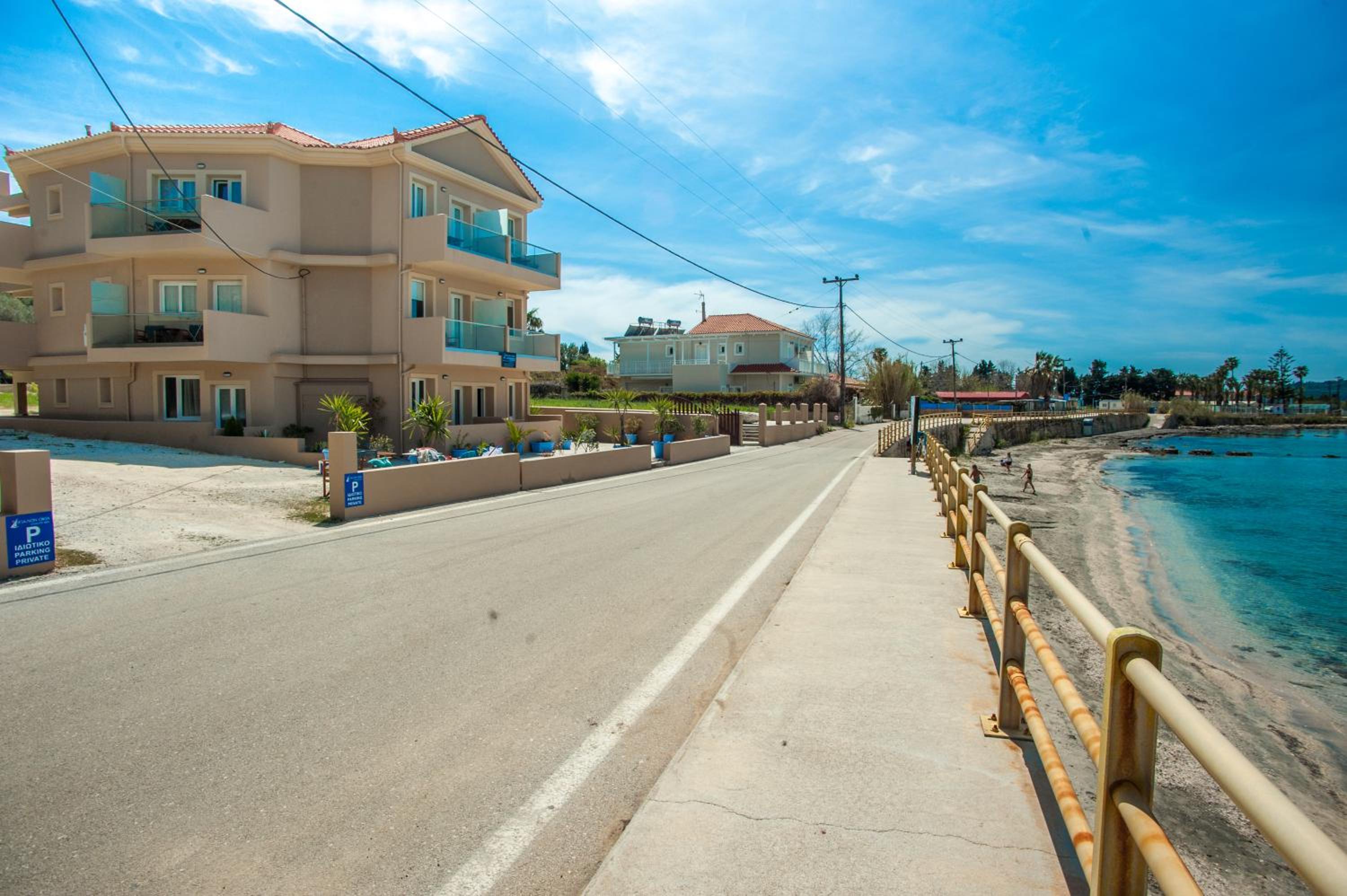 Apartment with Sea View - Photo 9