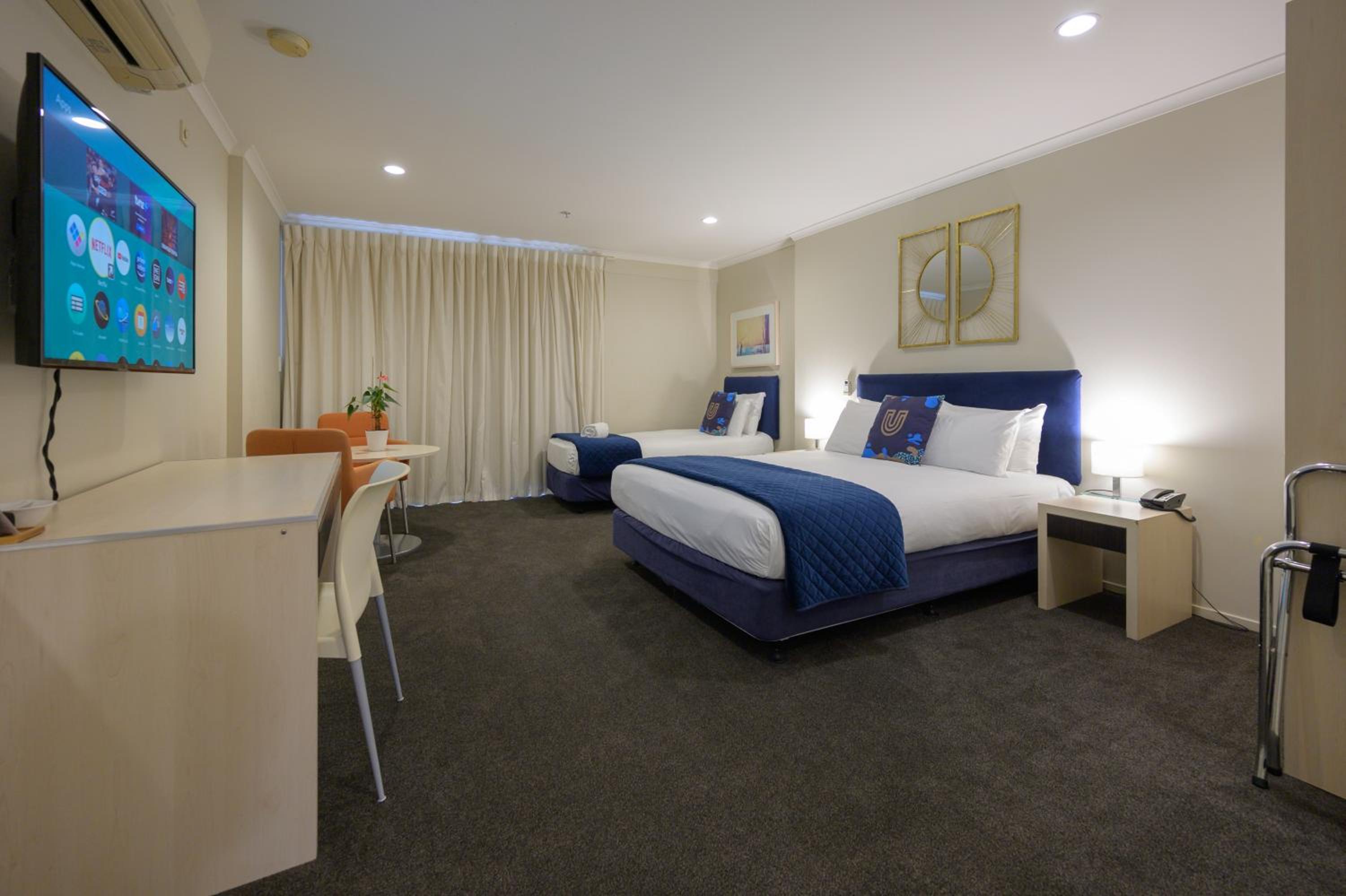 Queen Studio plus Single Bed