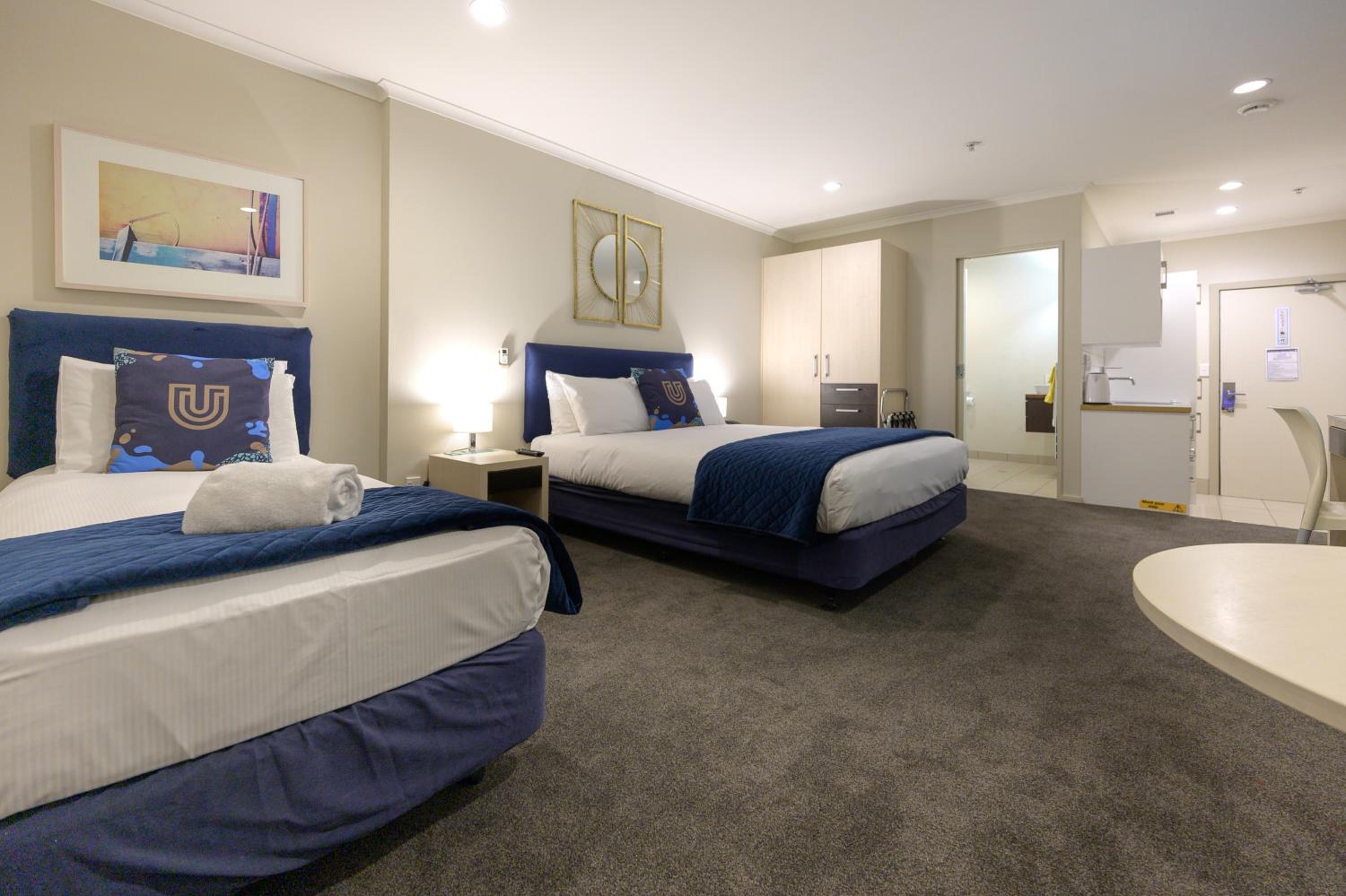 Queen Studio plus Single Bed