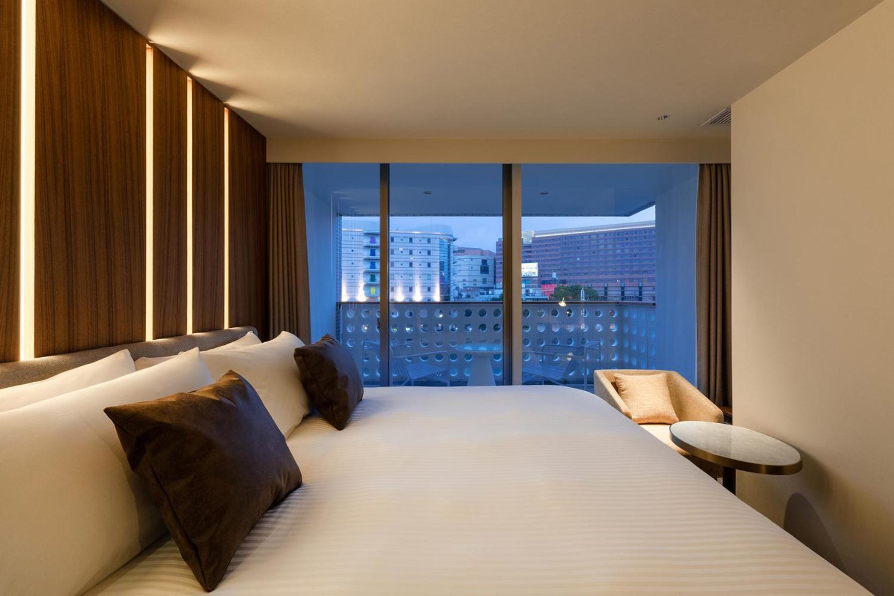 Deluxe Room 1 King Bed River Side Balcony - Non-Smoking - Photo 7