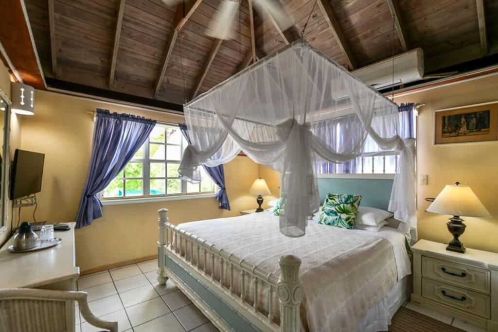 Villa with Private Pool photo 1