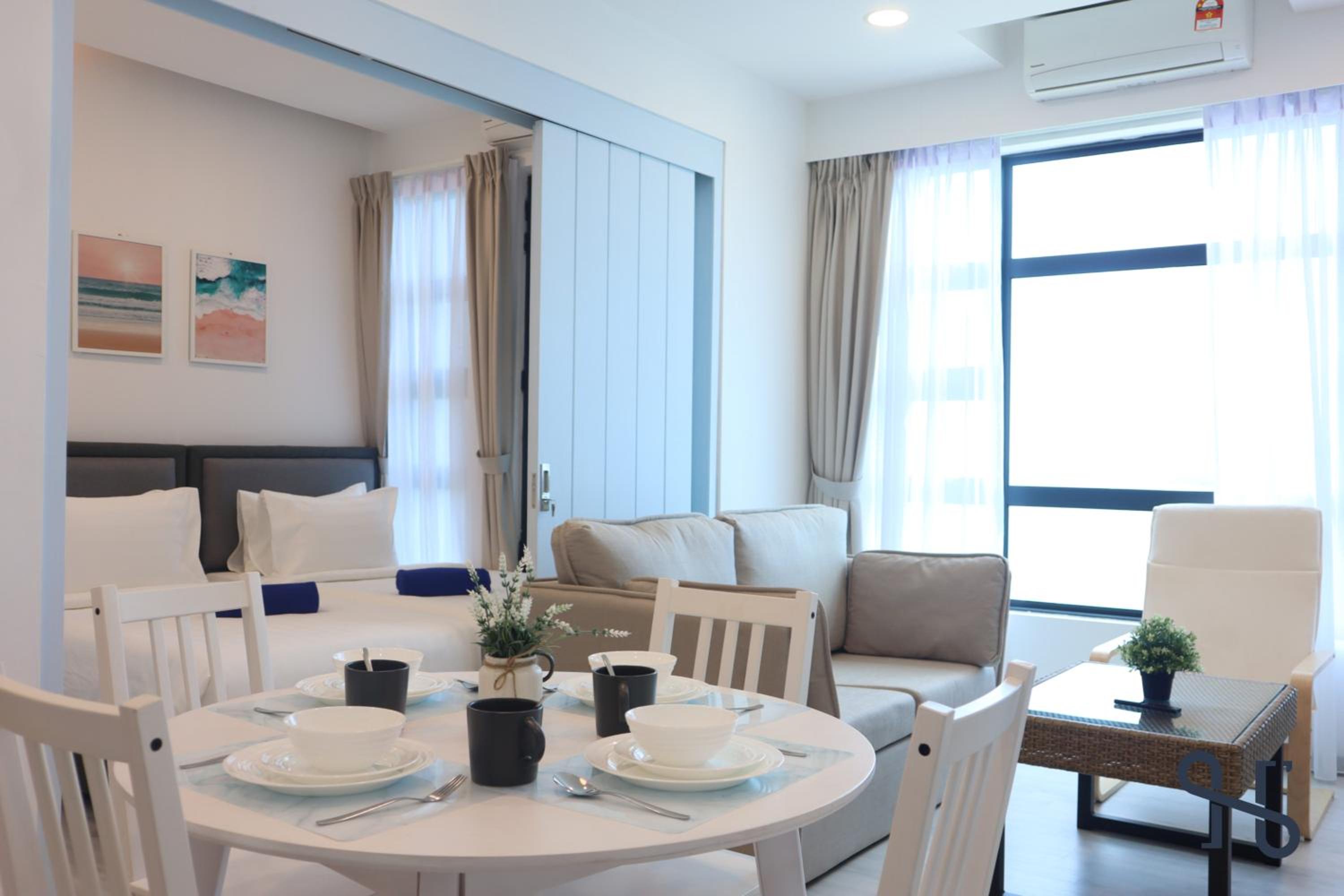 Studio Apartment with Sea View