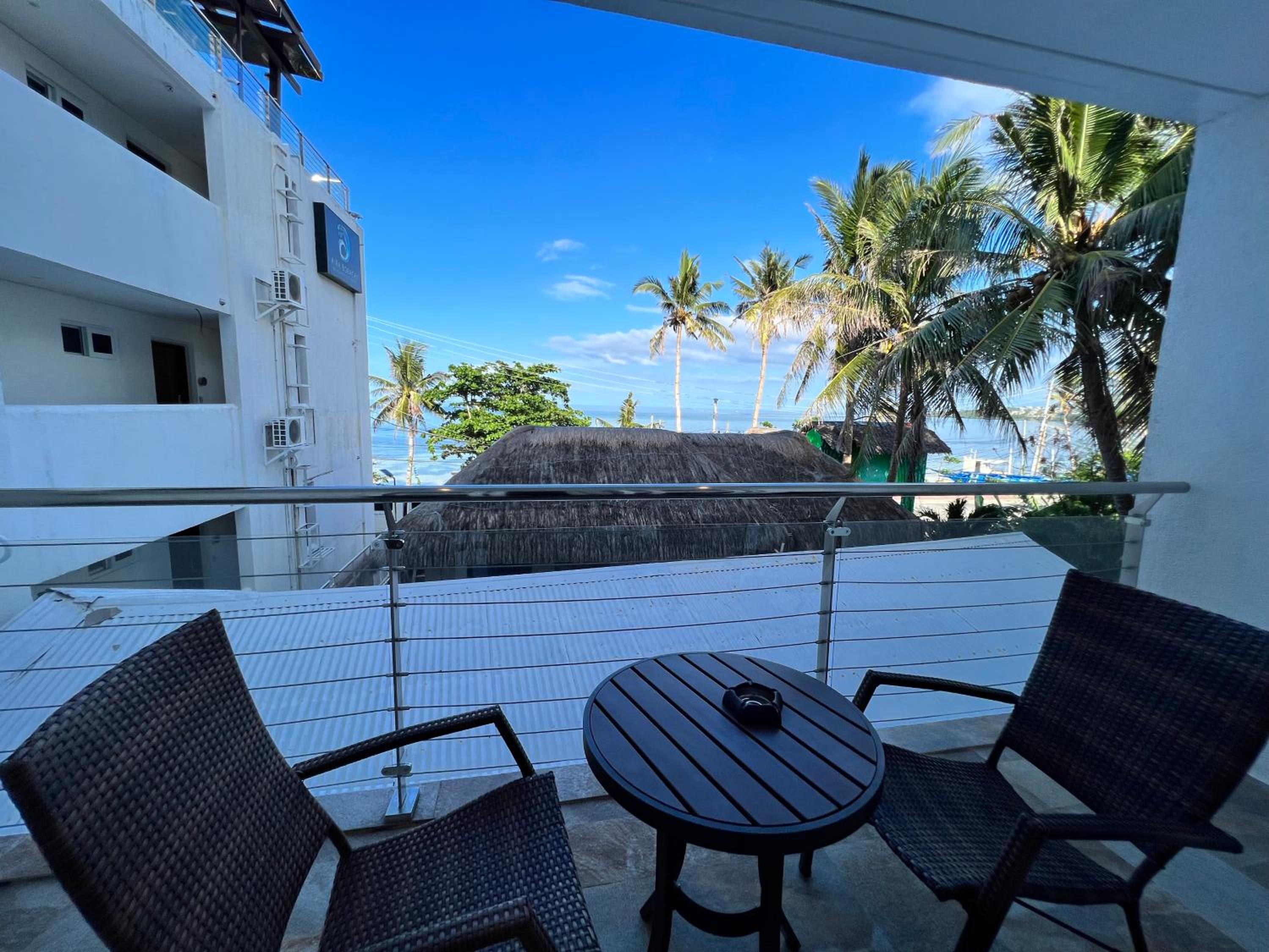 Deluxe Double Room with Sea View - Photo 4