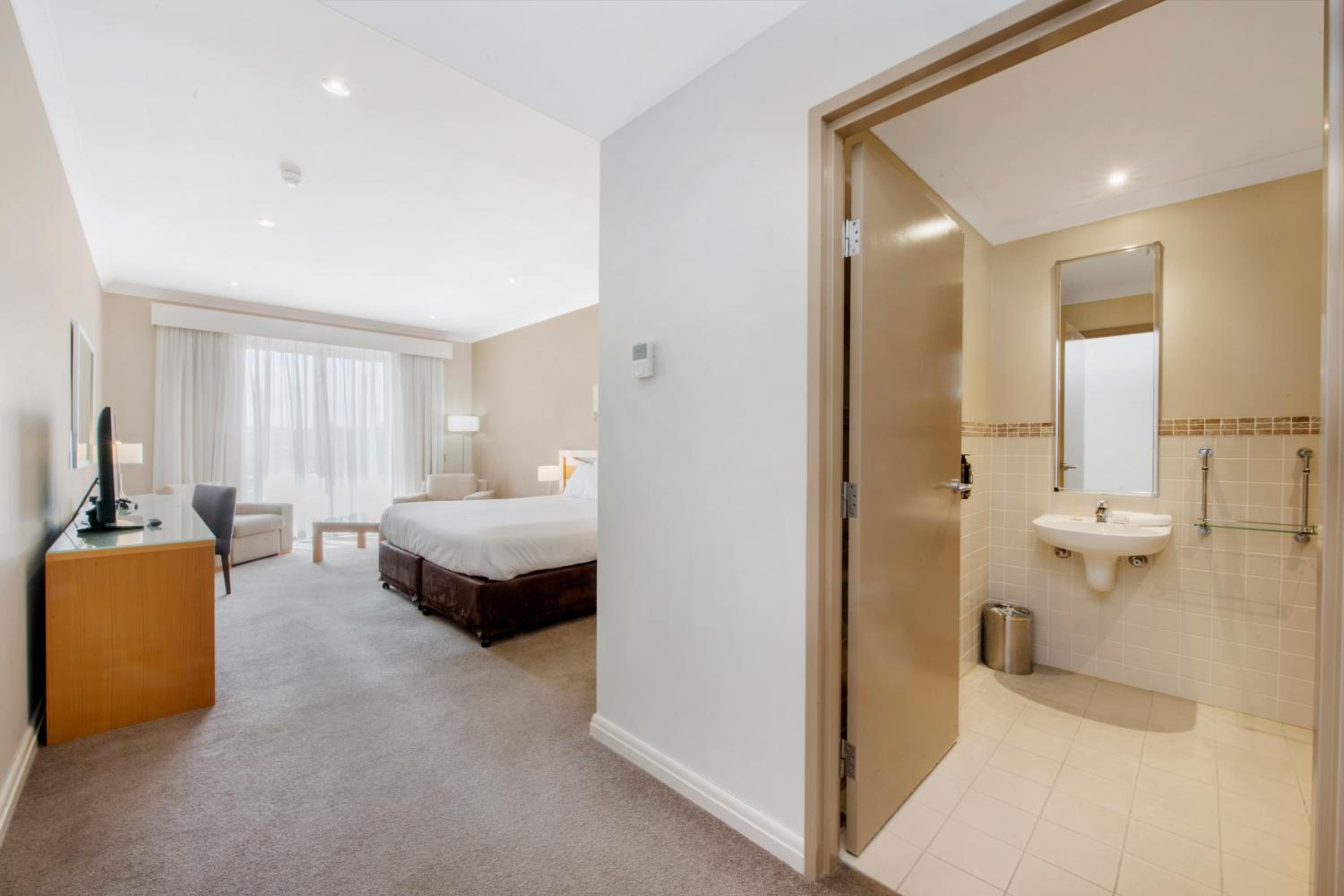 Accessible King Room photo 1