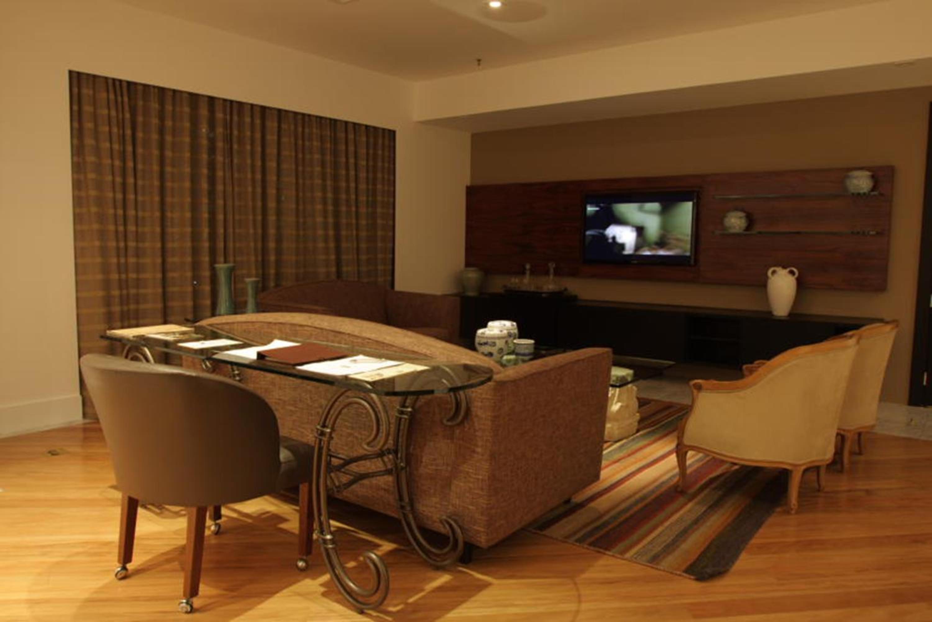 Deluxe King Suite thumbnail 6