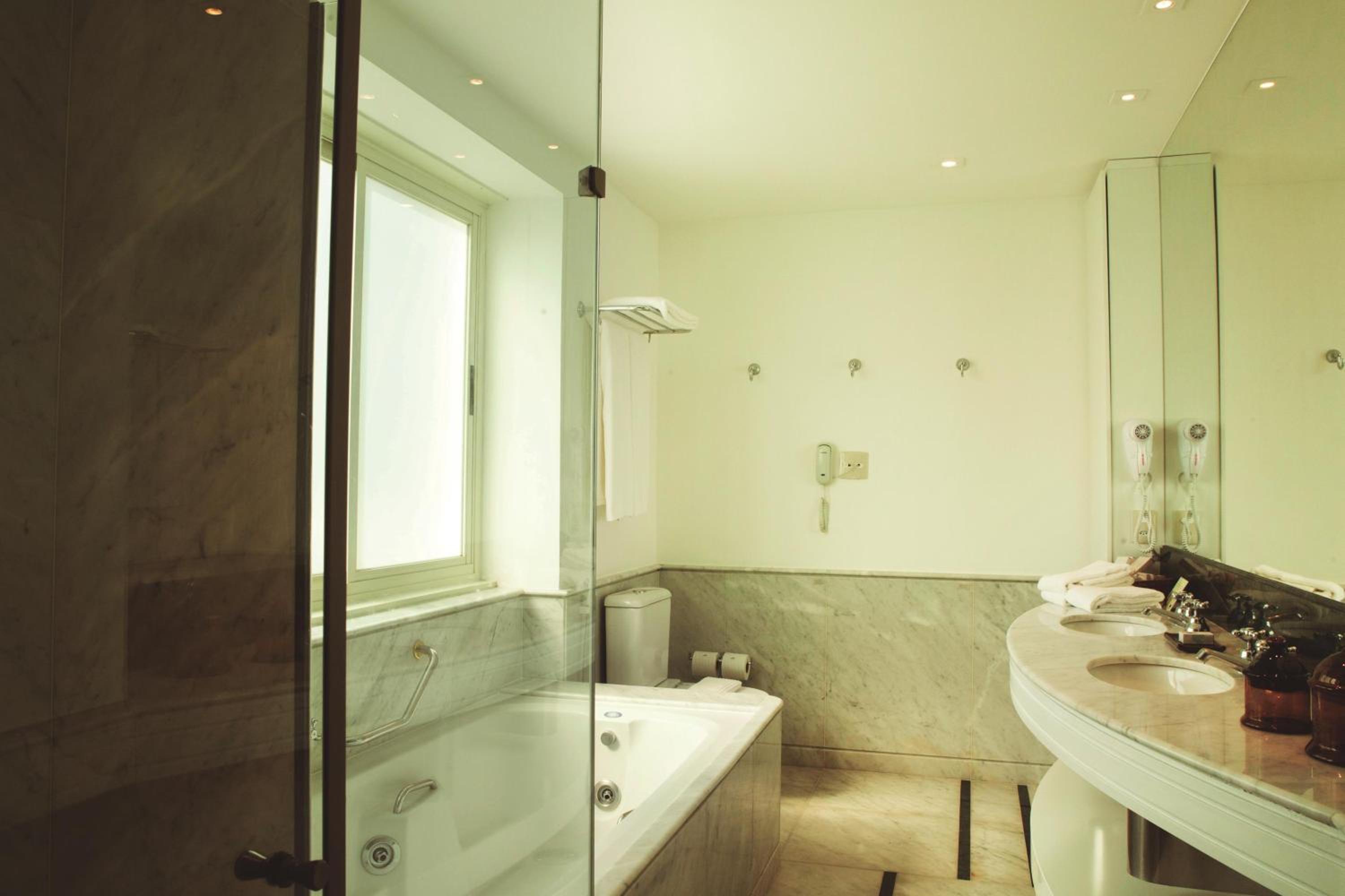 Presidential Suite thumbnail 5