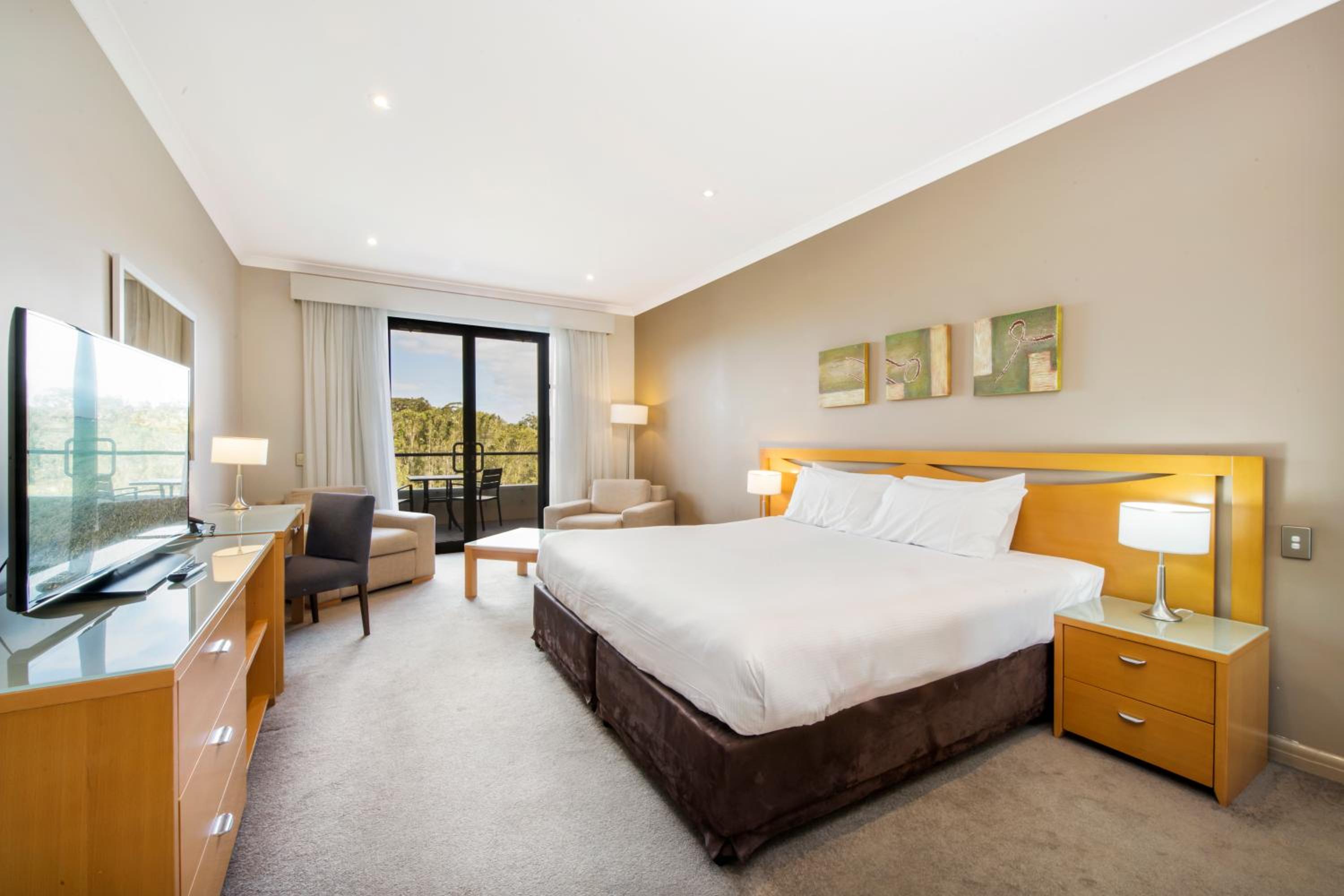Superior King Room with Golf View  photo 1