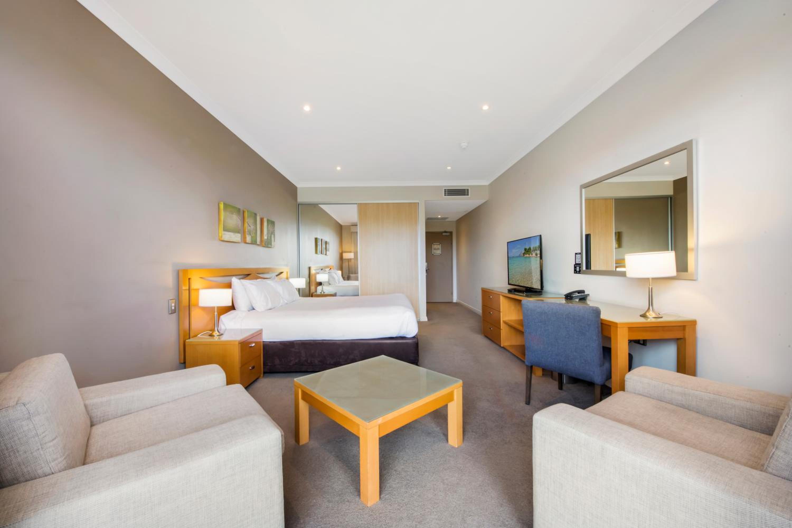 Superior King Room with Golf View  photo 2