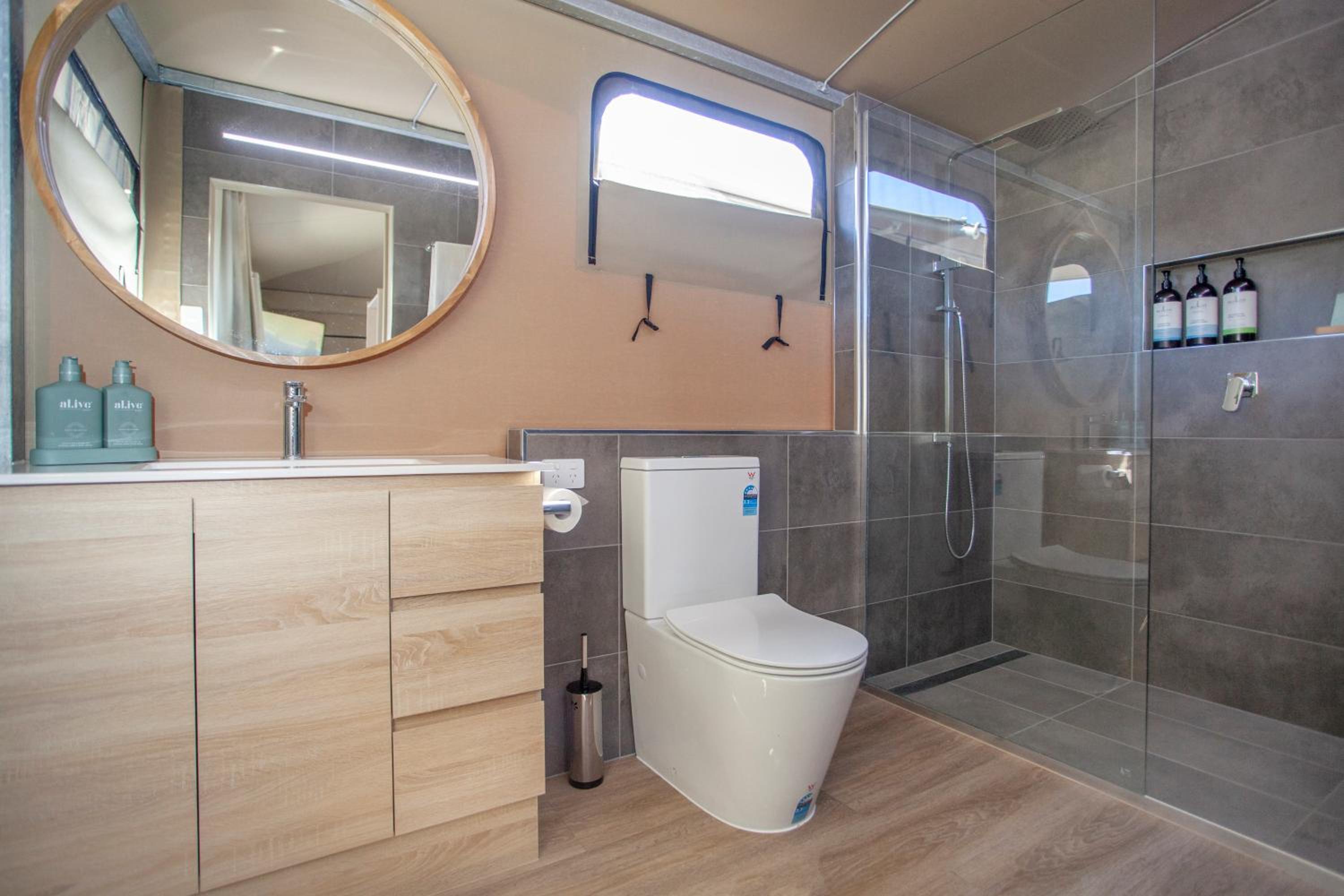 Twin Share Suite - Photo 7