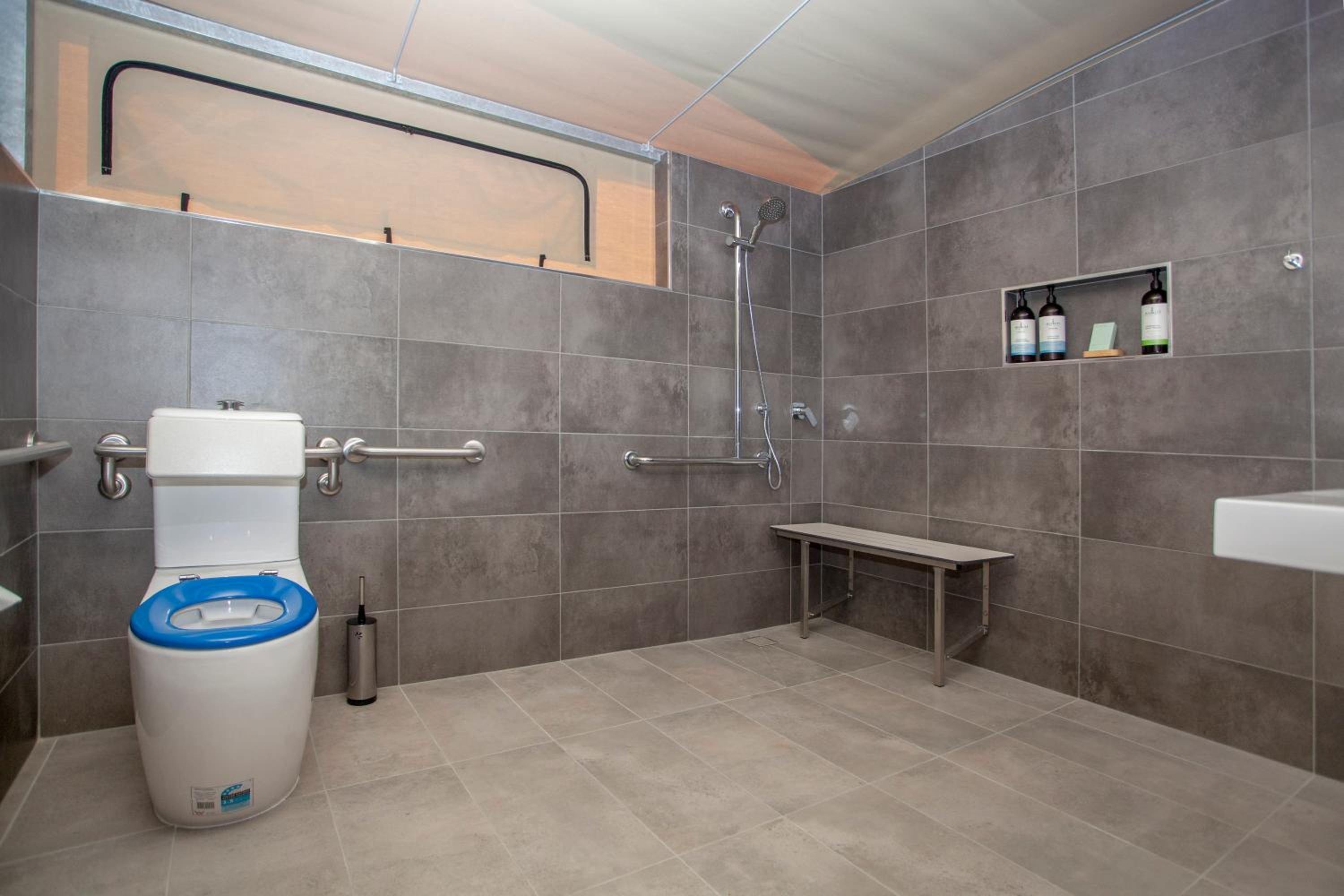 Family Room - Disability Access - Photo 9