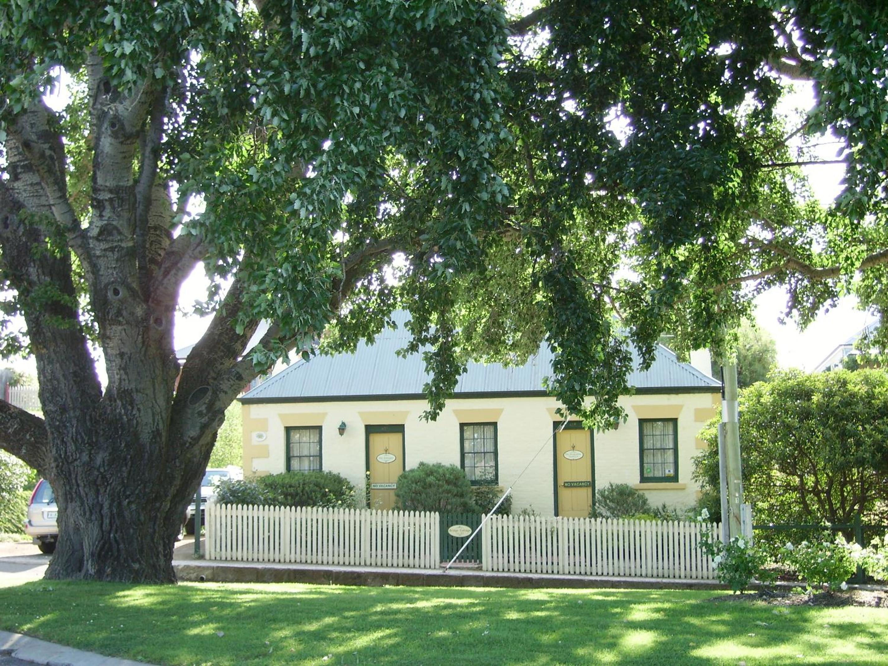 Armory One-Bedroom Cottage - Photo 15