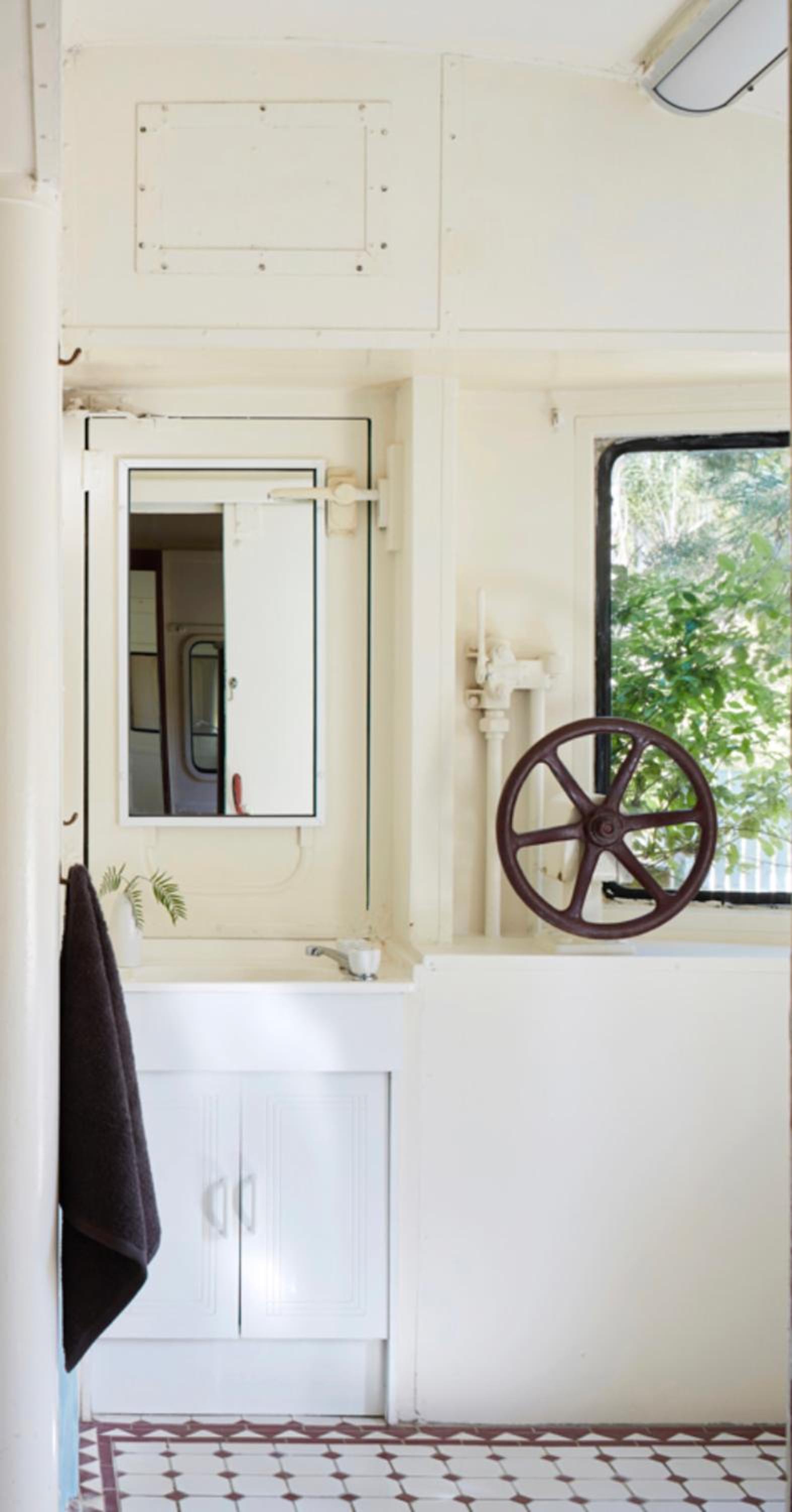 Family Room with Private Bathroom photo 2