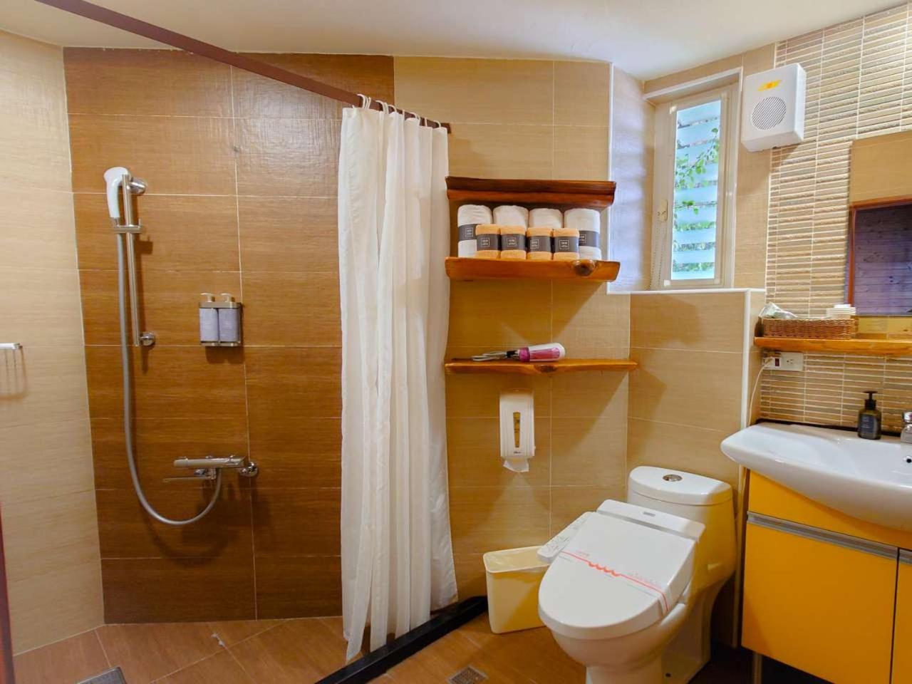 Quadruple Room with Lake View photo 3
