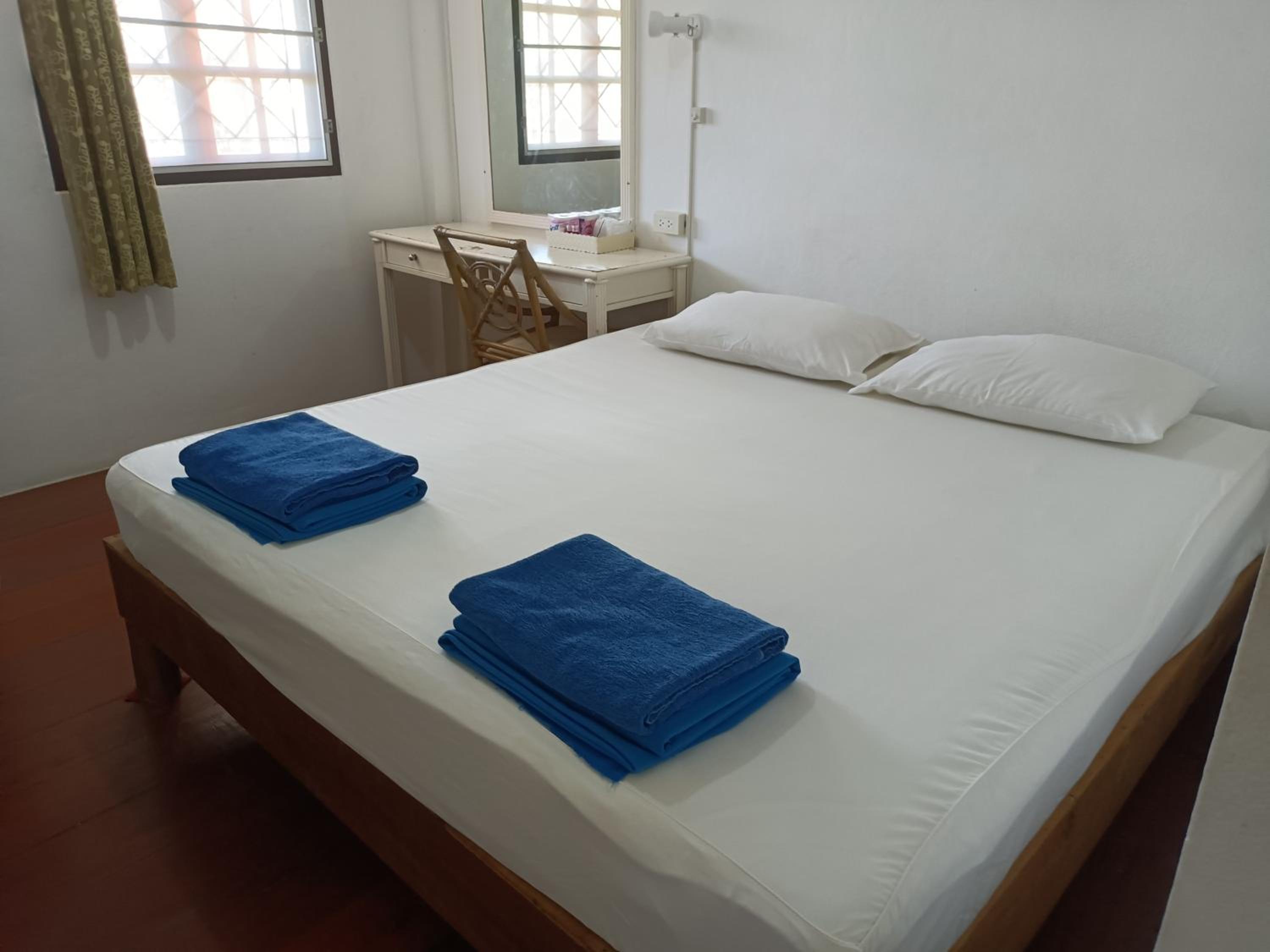 Bungalow Double Room with Air-Conditioning photo 2