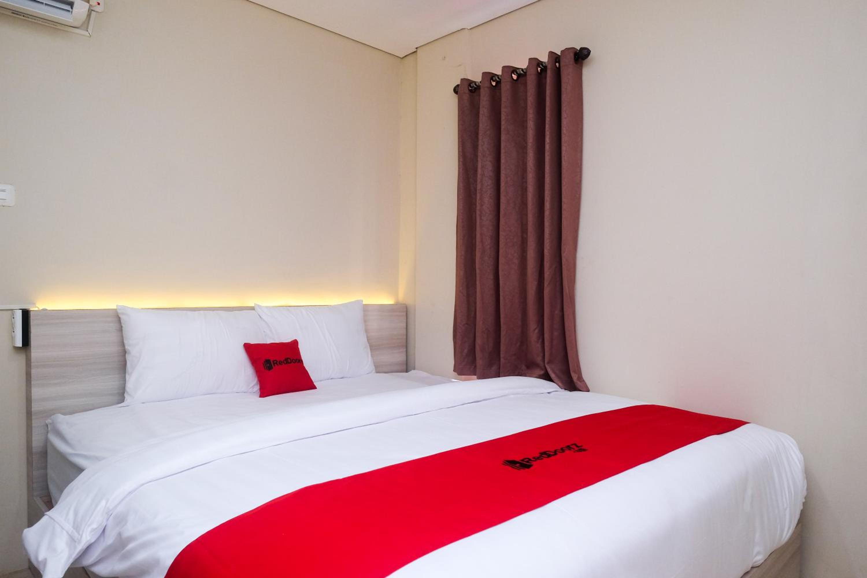 Deluxe Room - Photo 7