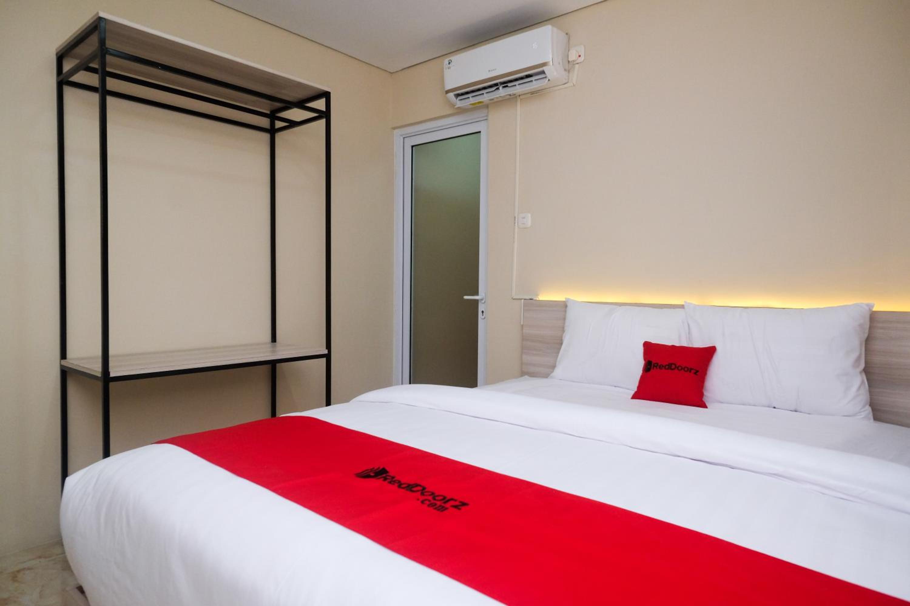 Deluxe Room - Photo 6