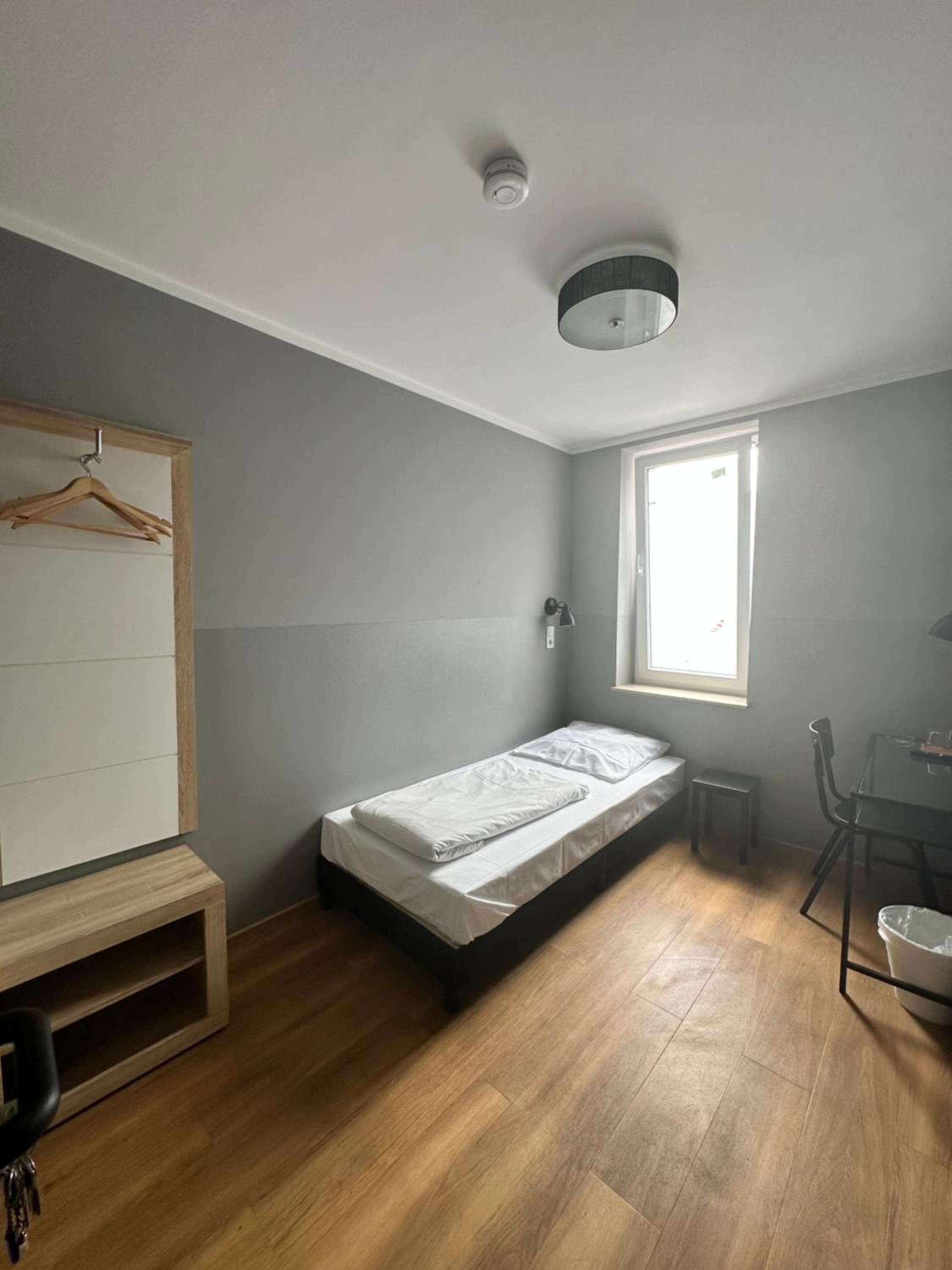 Single Room with Bathroom photo 2
