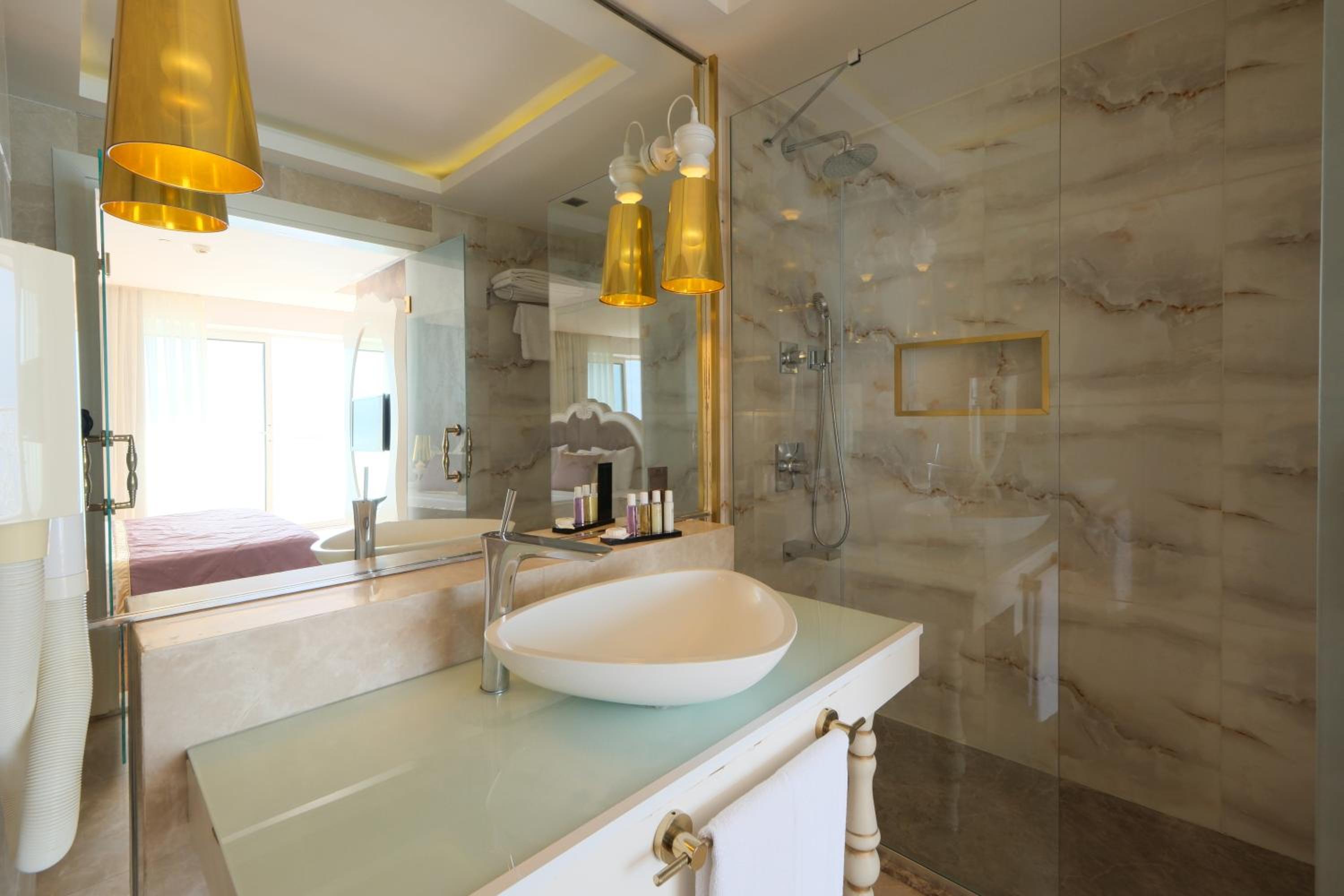 Junior Suite with Sea View thumbnail 5