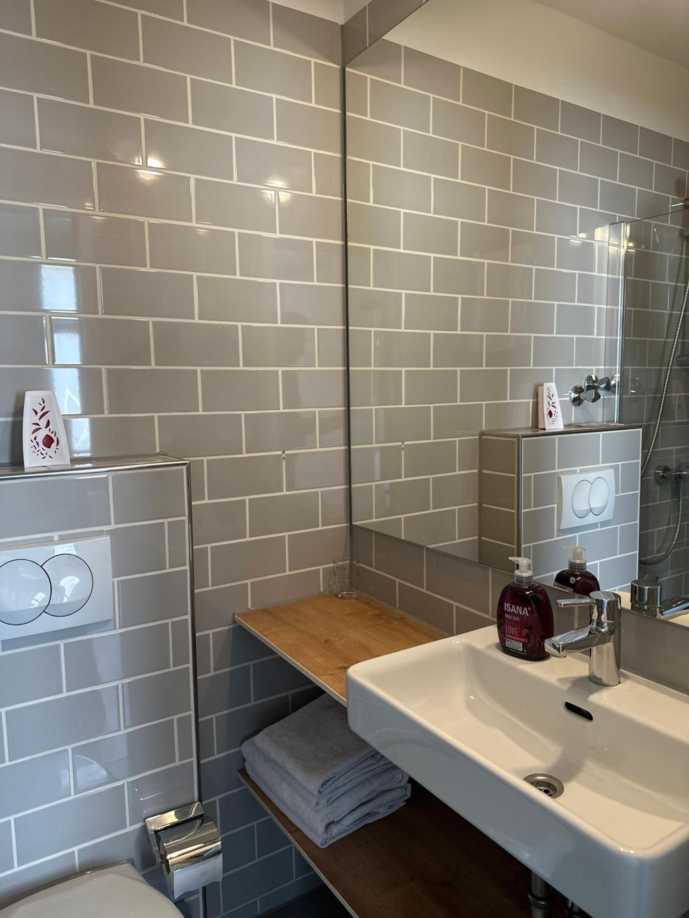 Single Room with Bathroom photo 3