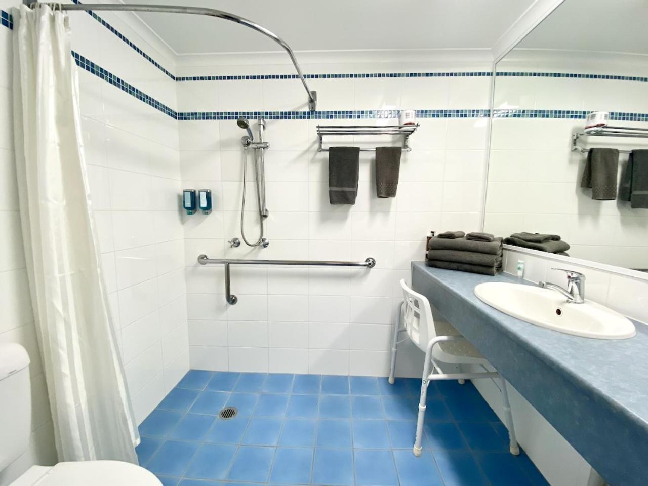 Twin Room - Disability Access photo 2