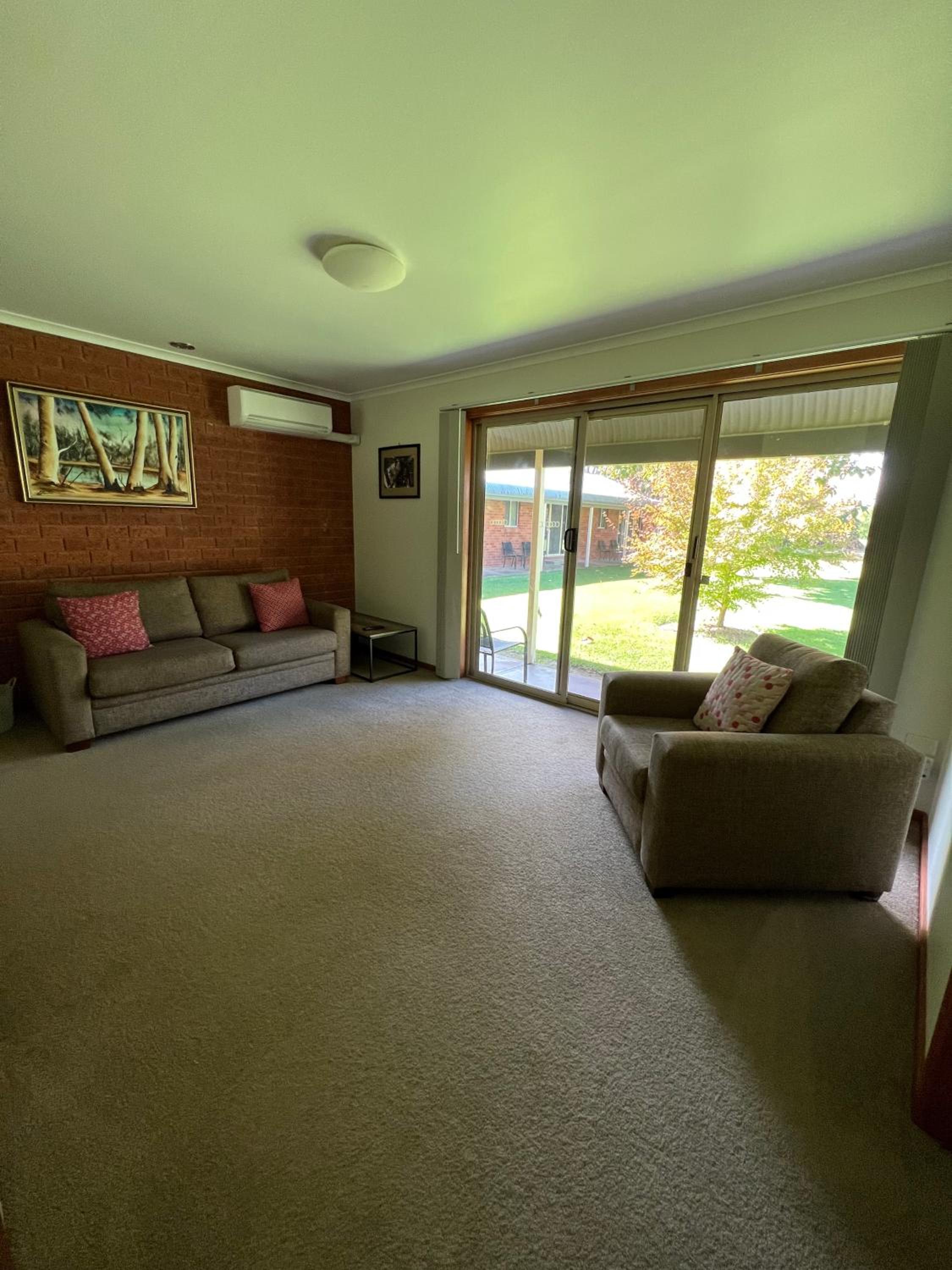 One-Bedroom Apartment photo 3
