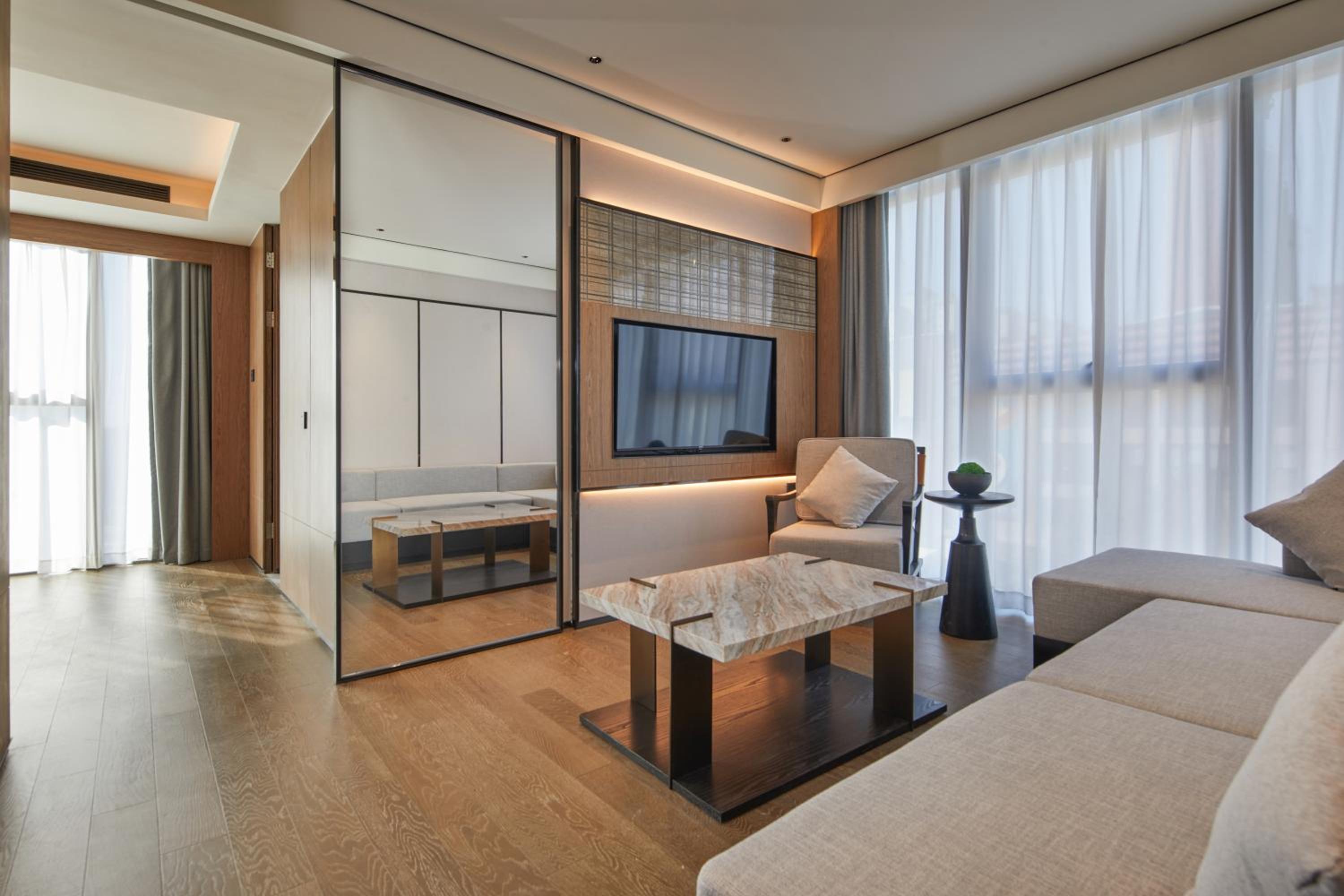 Business Suite photo 1