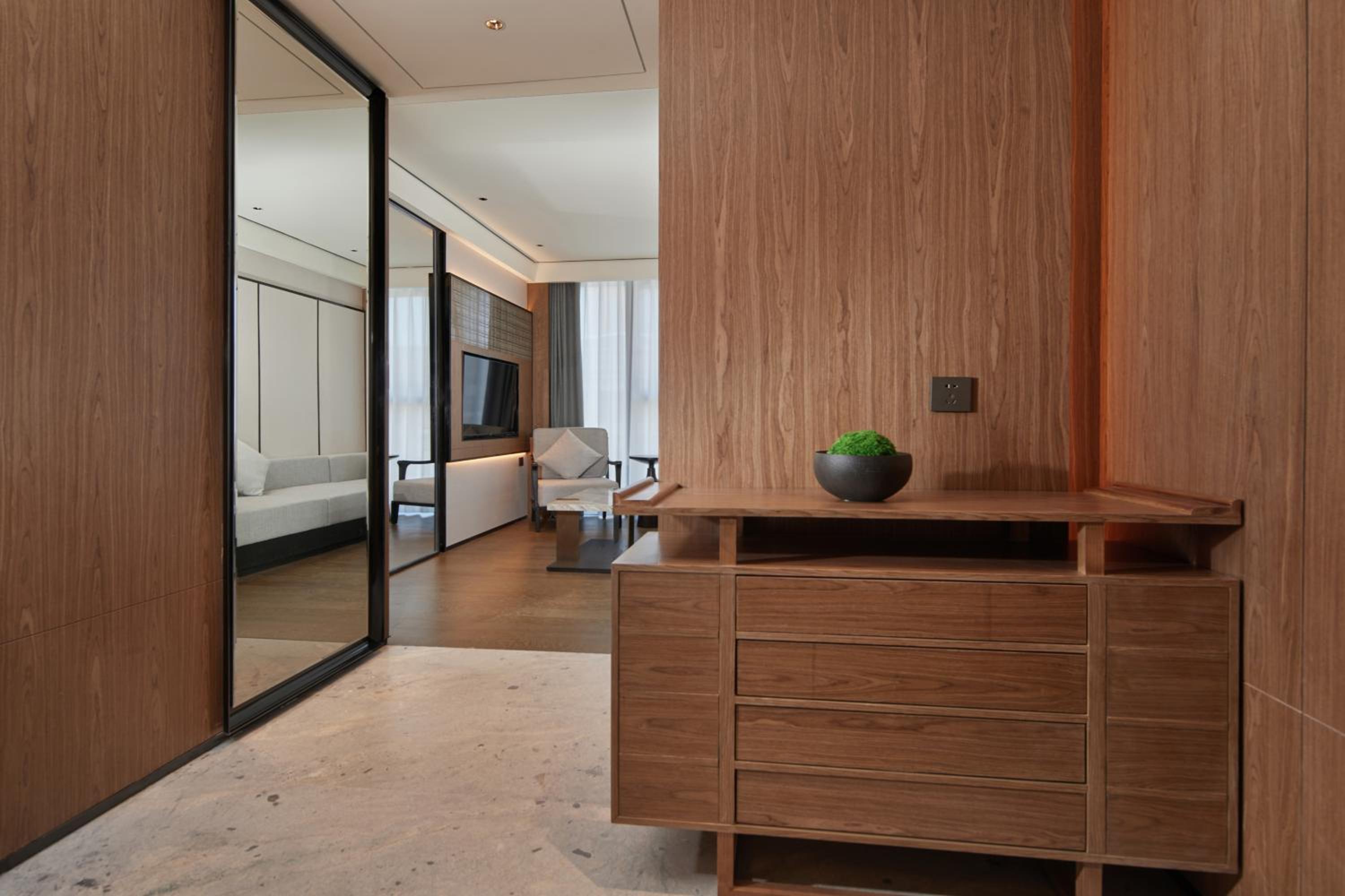 Business Suite photo 2